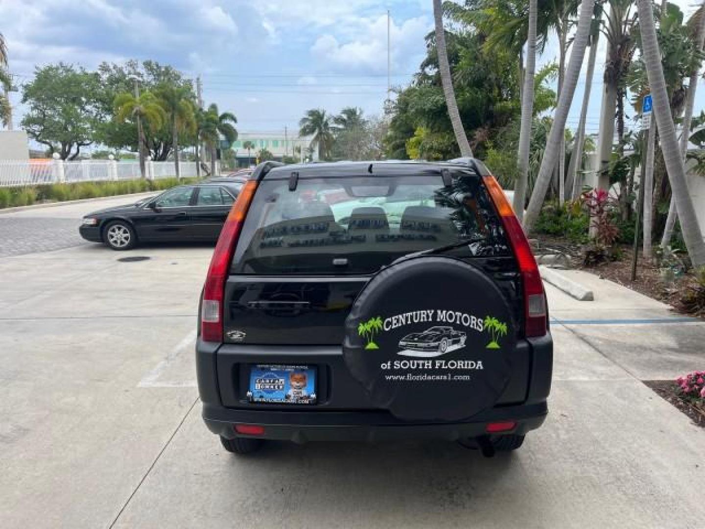 2002 Nighthawk Black Pearl /Black Honda CR-V 1 FL LX LOW MILES 66,596 (JHLRD68532C) with an 2.4L DOHC i-VTEC 16-Valve I4 Engine engine, Automatic transmission, located at 4701 North Dixie Hwy, Pompano Beach, FL, 33064, (954) 422-2889, 26.240938, -80.123474 - 2002 HONDA CR-V LX ROAD READY 2,4L I4 VIN: JHLRD68532C015076 NO ACCIDENTS 28 MPG 4 DOOR WAGON/SPORT UTILITY NO RECALLS 2.4L I4 F DOHC 1 OWNER FLORIDA GASOLINE LOW MILES 66,596 FRONT WHEEL DRIVE 9 SERVICE RECORDS Approach Lights Cruise Control FWD Front Bucket Seats THIS IS ONE OF THE NICEST HONDA CR - Photo#6