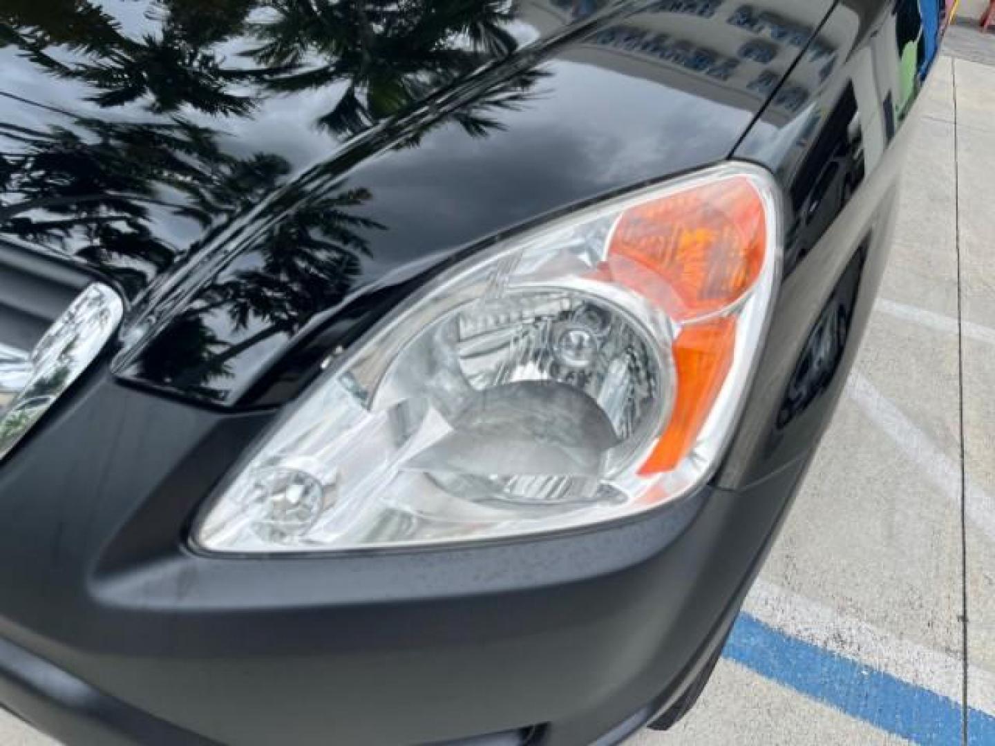 2002 Nighthawk Black Pearl /Black Honda CR-V 1 FL LX LOW MILES 66,596 (JHLRD68532C) with an 2.4L DOHC i-VTEC 16-Valve I4 Engine engine, Automatic transmission, located at 4701 North Dixie Hwy, Pompano Beach, FL, 33064, (954) 422-2889, 26.240938, -80.123474 - 2002 HONDA CR-V LX ROAD READY 2,4L I4 VIN: JHLRD68532C015076 NO ACCIDENTS 28 MPG 4 DOOR WAGON/SPORT UTILITY NO RECALLS 2.4L I4 F DOHC 1 OWNER FLORIDA GASOLINE LOW MILES 66,596 FRONT WHEEL DRIVE 9 SERVICE RECORDS Approach Lights Cruise Control FWD Front Bucket Seats THIS IS ONE OF THE NICEST HONDA CR - Photo#83