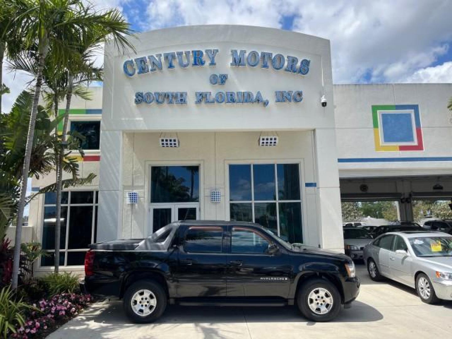 2008 Black /Dark Titanium/Lt Titanium Chevrolet Avalanche 4WD 1 OWNER LOW MILES 61,221 (3GNFK12378G) with an 5.3L Vortec 1000 V8 SFI Flex-Fuel Engine engine, Automatic transmission, located at 4701 North Dixie Hwy, Pompano Beach, FL, 33064, (954) 422-2889, 26.240938, -80.123474 - OUR WEBPAGE FLORIDACARS1.COM HAS OVER 100 PHOTOS AND FREE CARFAX LINK 2008 CHEVROLET AVALANCHE LS ROAD READY 5.3L V8 4X4 VIN: 3GNFK12378G164801 ON DEMAND 4WD SPORT PICKUP LOW MILES 61,221 5.3L V8 F BLUETOOTH NO RECALLS 5.3FT BED FLEX FUEL POWER MIRRORS DUAL ZONE AC REAR WHEEL DRIVE W/ 4X4 POWER SEAT - Photo#0