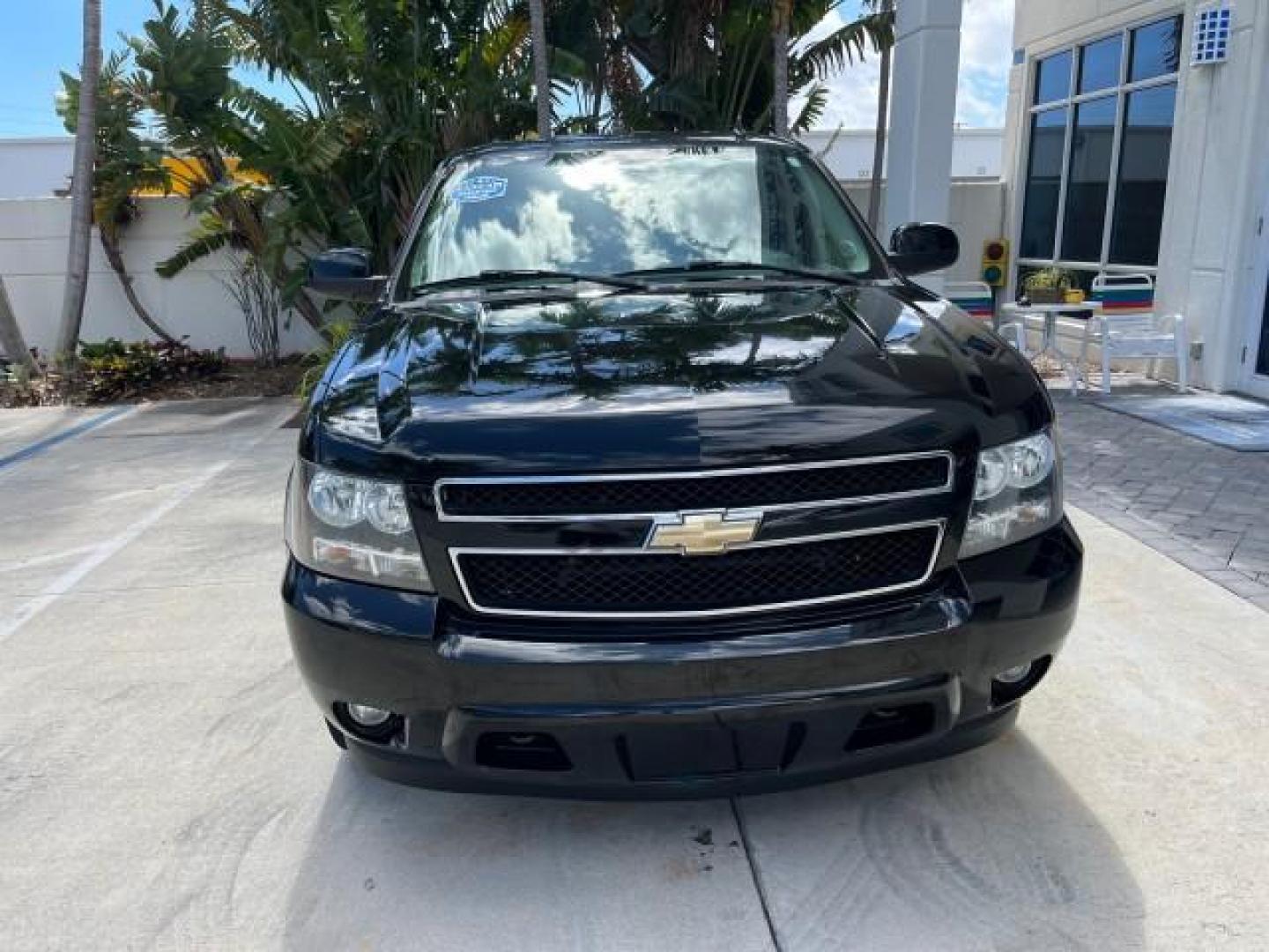 2008 Black /Dark Titanium/Lt Titanium Chevrolet Avalanche 4WD 1 OWNER LOW MILES 61,221 (3GNFK12378G) with an 5.3L Vortec 1000 V8 SFI Flex-Fuel Engine engine, Automatic transmission, located at 4701 North Dixie Hwy, Pompano Beach, FL, 33064, (954) 422-2889, 26.240938, -80.123474 - OUR WEBPAGE FLORIDACARS1.COM HAS OVER 100 PHOTOS AND FREE CARFAX LINK 2008 CHEVROLET AVALANCHE LS ROAD READY 5.3L V8 4X4 VIN: 3GNFK12378G164801 ON DEMAND 4WD SPORT PICKUP LOW MILES 61,221 5.3L V8 F BLUETOOTH NO RECALLS 5.3FT BED FLEX FUEL POWER MIRRORS DUAL ZONE AC REAR WHEEL DRIVE W/ 4X4 POWER SEAT - Photo#2