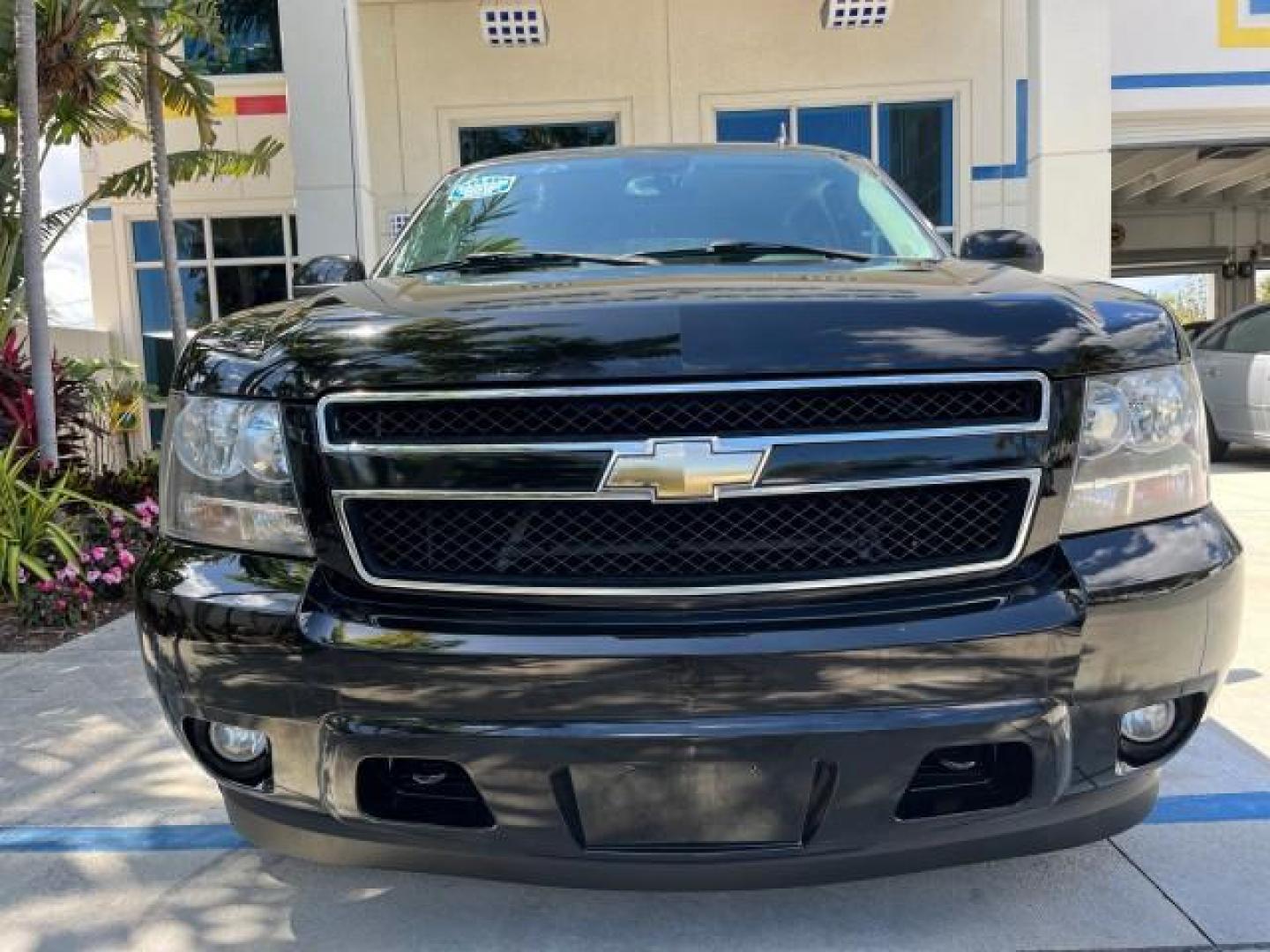 2008 Black /Dark Titanium/Lt Titanium Chevrolet Avalanche 4WD 1 OWNER LOW MILES 61,221 (3GNFK12378G) with an 5.3L Vortec 1000 V8 SFI Flex-Fuel Engine engine, Automatic transmission, located at 4701 North Dixie Hwy, Pompano Beach, FL, 33064, (954) 422-2889, 26.240938, -80.123474 - OUR WEBPAGE FLORIDACARS1.COM HAS OVER 100 PHOTOS AND FREE CARFAX LINK 2008 CHEVROLET AVALANCHE LS ROAD READY 5.3L V8 4X4 VIN: 3GNFK12378G164801 ON DEMAND 4WD SPORT PICKUP LOW MILES 61,221 5.3L V8 F BLUETOOTH NO RECALLS 5.3FT BED FLEX FUEL POWER MIRRORS DUAL ZONE AC REAR WHEEL DRIVE W/ 4X4 POWER SEAT - Photo#74