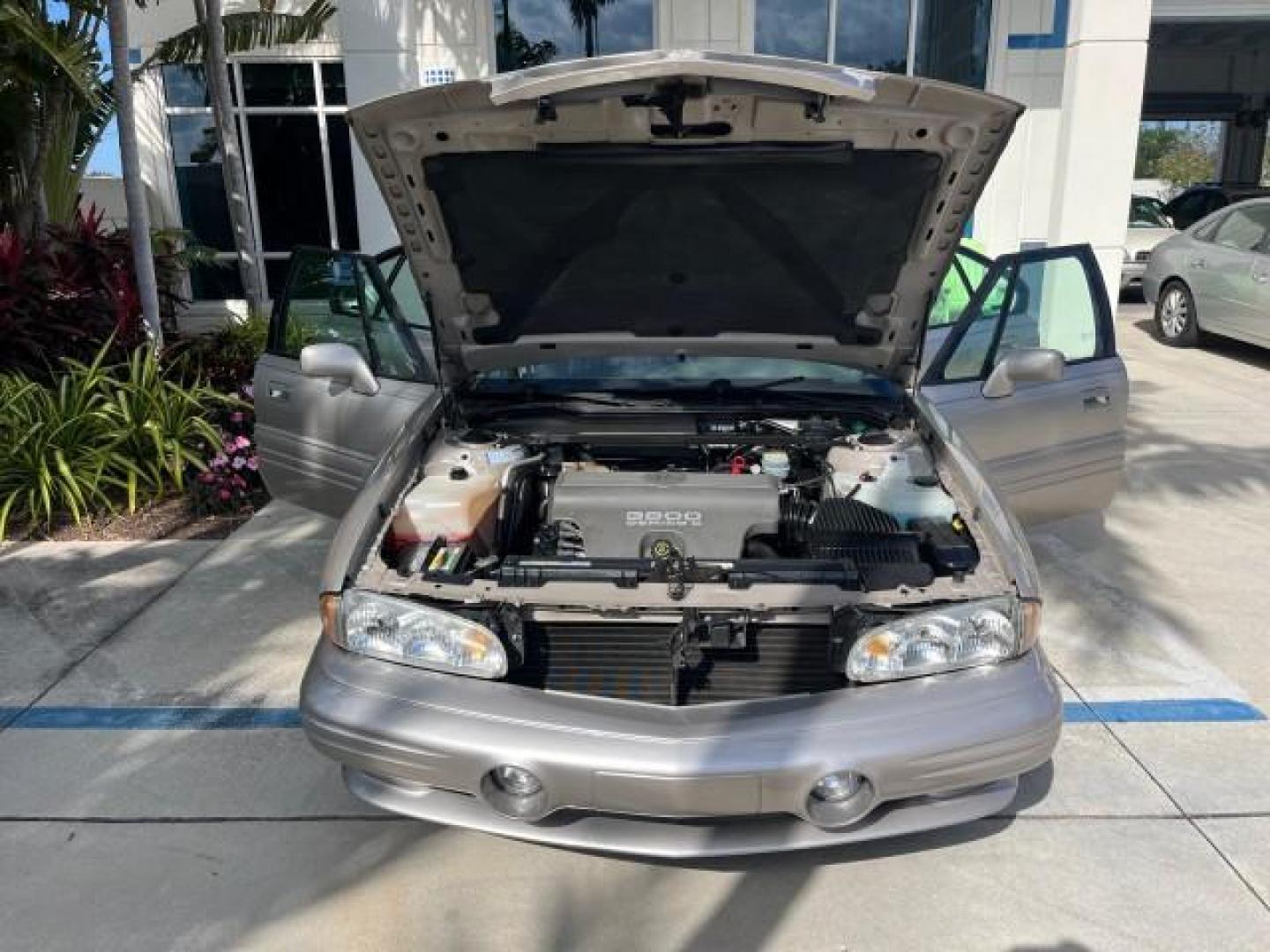 1998 Silvermist (Met) /Camel Pontiac Bonneville SLE LEATHER LOW MILES 43,906 (1G2HX52K4WH) with an 3.8L SFI V6 3800 Series II Engine engine, Automatic transmission, located at 4701 North Dixie Hwy, Pompano Beach, FL, 33064, (954) 422-2889, 26.240938, -80.123474 - 1998 PONTIAC BONNEVILLE SLE LEATHER ROAD READY 3.8L V6 VIN: 1G2HX52K4WH211131 NO ACCIDENTS 30 MPG SEDAN 4 DR NO RECALLS 3.8L V6 F OHV LOW MILES 43,906 GASOLINE POWER LEATHER SEATS FRONT WHEEL DRIVE POWER MIRRORS Alloy Wheels ABS Brakes CD Audio Power Seat(s) Traction Control AM/FM Stereo Cruise Cont - Photo#16