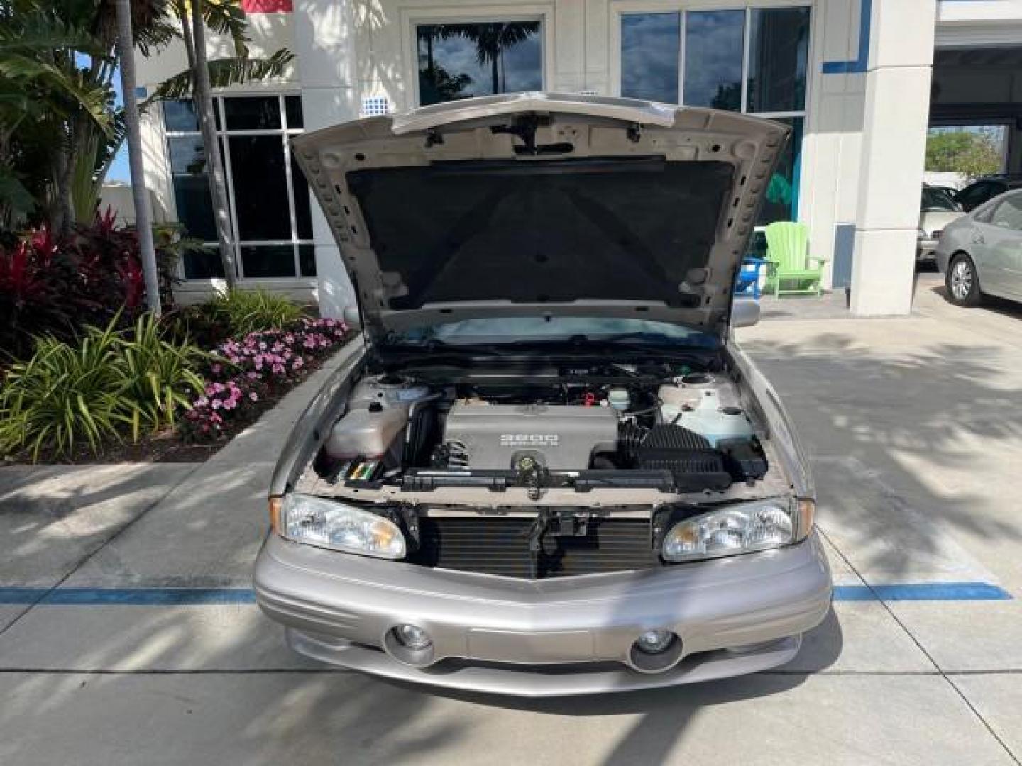 1998 Silvermist (Met) /Camel Pontiac Bonneville SLE LEATHER LOW MILES 43,906 (1G2HX52K4WH) with an 3.8L SFI V6 3800 Series II Engine engine, Automatic transmission, located at 4701 North Dixie Hwy, Pompano Beach, FL, 33064, (954) 422-2889, 26.240938, -80.123474 - 1998 PONTIAC BONNEVILLE SLE LEATHER ROAD READY 3.8L V6 VIN: 1G2HX52K4WH211131 NO ACCIDENTS 30 MPG SEDAN 4 DR NO RECALLS 3.8L V6 F OHV LOW MILES 43,906 GASOLINE POWER LEATHER SEATS FRONT WHEEL DRIVE POWER MIRRORS Alloy Wheels ABS Brakes CD Audio Power Seat(s) Traction Control AM/FM Stereo Cruise Cont - Photo#66