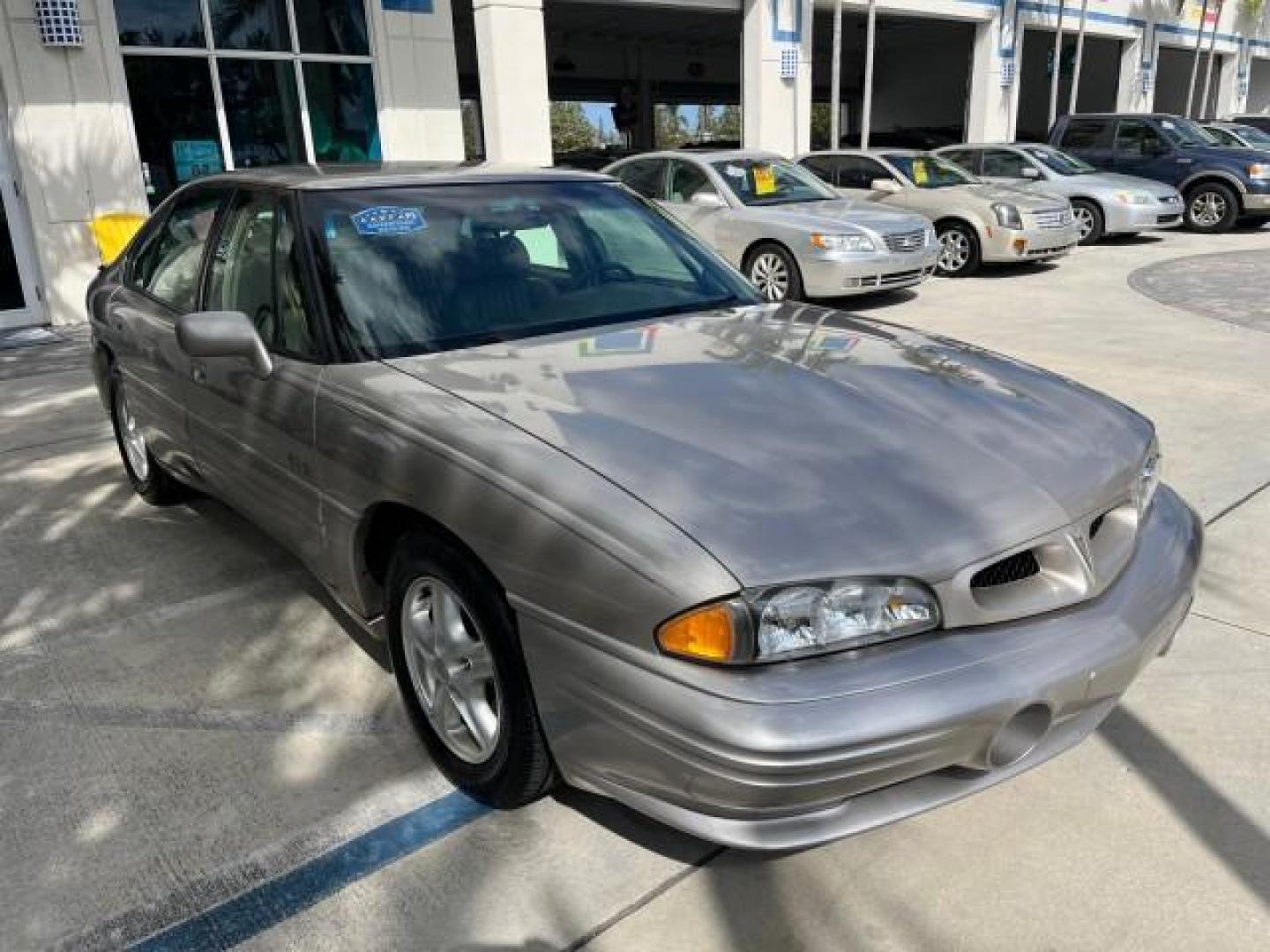 1998 Silvermist (Met) /Camel Pontiac Bonneville SLE LEATHER LOW MILES 43,906 (1G2HX52K4WH) with an 3.8L SFI V6 3800 Series II Engine engine, Automatic transmission, located at 4701 North Dixie Hwy, Pompano Beach, FL, 33064, (954) 422-2889, 26.240938, -80.123474 - 1998 PONTIAC BONNEVILLE SLE LEATHER ROAD READY 3.8L V6 VIN: 1G2HX52K4WH211131 NO ACCIDENTS 30 MPG SEDAN 4 DR NO RECALLS 3.8L V6 F OHV LOW MILES 43,906 GASOLINE POWER LEATHER SEATS FRONT WHEEL DRIVE POWER MIRRORS Alloy Wheels ABS Brakes CD Audio Power Seat(s) Traction Control AM/FM Stereo Cruise Cont - Photo#71