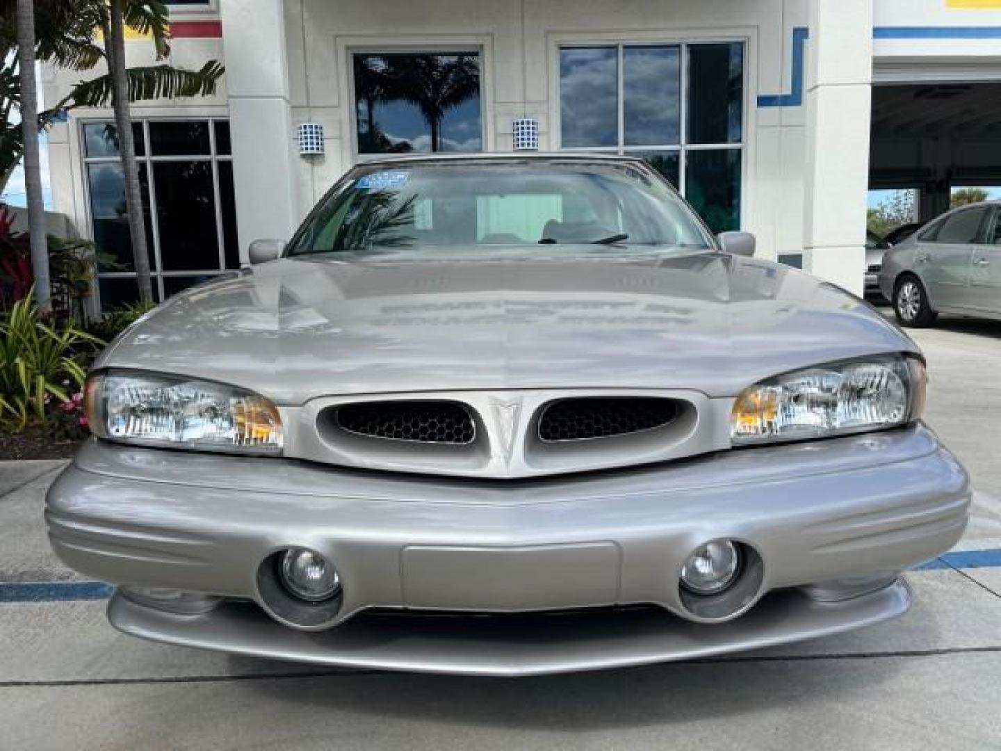 1998 Silvermist (Met) /Camel Pontiac Bonneville SLE LEATHER LOW MILES 43,906 (1G2HX52K4WH) with an 3.8L SFI V6 3800 Series II Engine engine, Automatic transmission, located at 4701 North Dixie Hwy, Pompano Beach, FL, 33064, (954) 422-2889, 26.240938, -80.123474 - 1998 PONTIAC BONNEVILLE SLE LEATHER ROAD READY 3.8L V6 VIN: 1G2HX52K4WH211131 NO ACCIDENTS 30 MPG SEDAN 4 DR NO RECALLS 3.8L V6 F OHV LOW MILES 43,906 GASOLINE POWER LEATHER SEATS FRONT WHEEL DRIVE POWER MIRRORS Alloy Wheels ABS Brakes CD Audio Power Seat(s) Traction Control AM/FM Stereo Cruise Cont - Photo#77