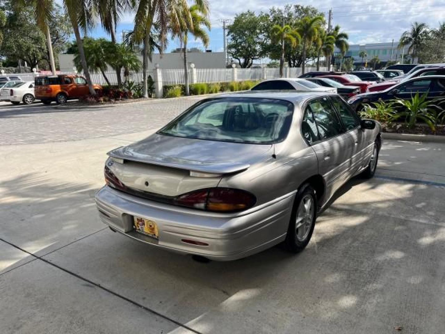 1998 Silvermist (Met) /Camel Pontiac Bonneville SLE LEATHER LOW MILES 43,906 (1G2HX52K4WH) with an 3.8L SFI V6 3800 Series II Engine engine, Automatic transmission, located at 4701 North Dixie Hwy, Pompano Beach, FL, 33064, (954) 422-2889, 26.240938, -80.123474 - 1998 PONTIAC BONNEVILLE SLE LEATHER ROAD READY 3.8L V6 VIN: 1G2HX52K4WH211131 NO ACCIDENTS 30 MPG SEDAN 4 DR NO RECALLS 3.8L V6 F OHV LOW MILES 43,906 GASOLINE POWER LEATHER SEATS FRONT WHEEL DRIVE POWER MIRRORS Alloy Wheels ABS Brakes CD Audio Power Seat(s) Traction Control AM/FM Stereo Cruise Cont - Photo#7