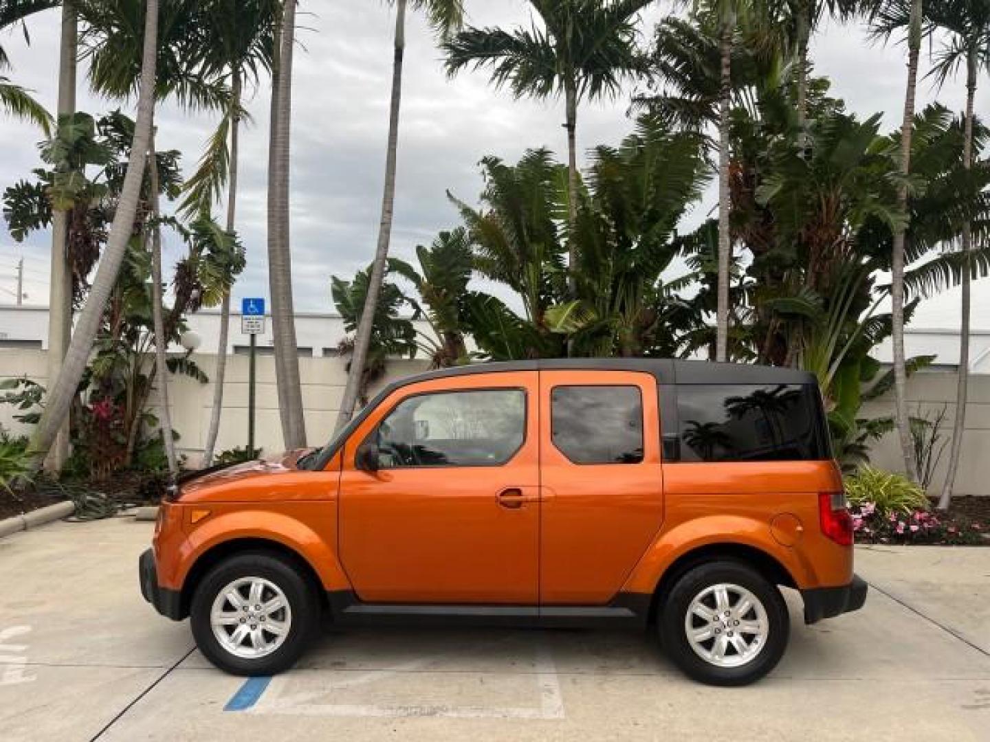 2008 Tangerine Metallic /Gray/Black Honda Element 1 FL EX LOW MILES 83,187 (5J6YH18708L) with an 2.4L DOHC MPFI 16-Valve i-VTEC I4 Engine engine, Automatic transmission, located at 4701 North Dixie Hwy, Pompano Beach, FL, 33064, (954) 422-2889, 26.240938, -80.123474 - 2008 HONDA ELEMENT EX WARRANTY IS INCLUDED ROAD READY 2.4L I4 VIN: 5J6YH18708L008557 1 OWNER FLORIDA 4 DOOR WAGON/SPORT UTILITY 6 SERVICE RECORDS 2.4L I4 F DOHC 16V LOW MILES 83,187 GASOLINE POWER MIRRORS FRONT WHEEL DRIVE Anti-Theft System Braking Assist Chrome Exhaust Tip Cruise Control Curtain Ai - Photo#4