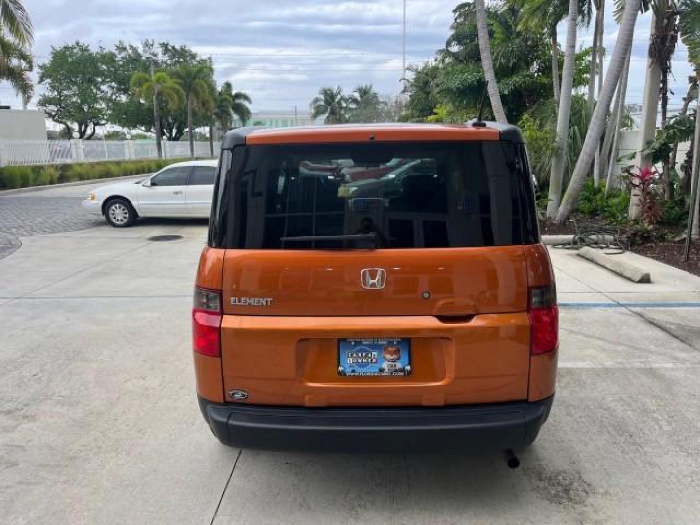 2008 Tangerine Metallic /Gray/Black Honda Element 1 FL EX LOW MILES 83,187 (5J6YH18708L) with an 2.4L DOHC MPFI 16-Valve i-VTEC I4 Engine engine, Automatic transmission, located at 4701 North Dixie Hwy, Pompano Beach, FL, 33064, (954) 422-2889, 26.240938, -80.123474 - 2008 HONDA ELEMENT EX WARRANTY IS INCLUDED ROAD READY 2.4L I4 VIN: 5J6YH18708L008557 1 OWNER FLORIDA 4 DOOR WAGON/SPORT UTILITY 6 SERVICE RECORDS 2.4L I4 F DOHC 16V LOW MILES 83,187 GASOLINE POWER MIRRORS FRONT WHEEL DRIVE Anti-Theft System Braking Assist Chrome Exhaust Tip Cruise Control Curtain Ai - Photo#6