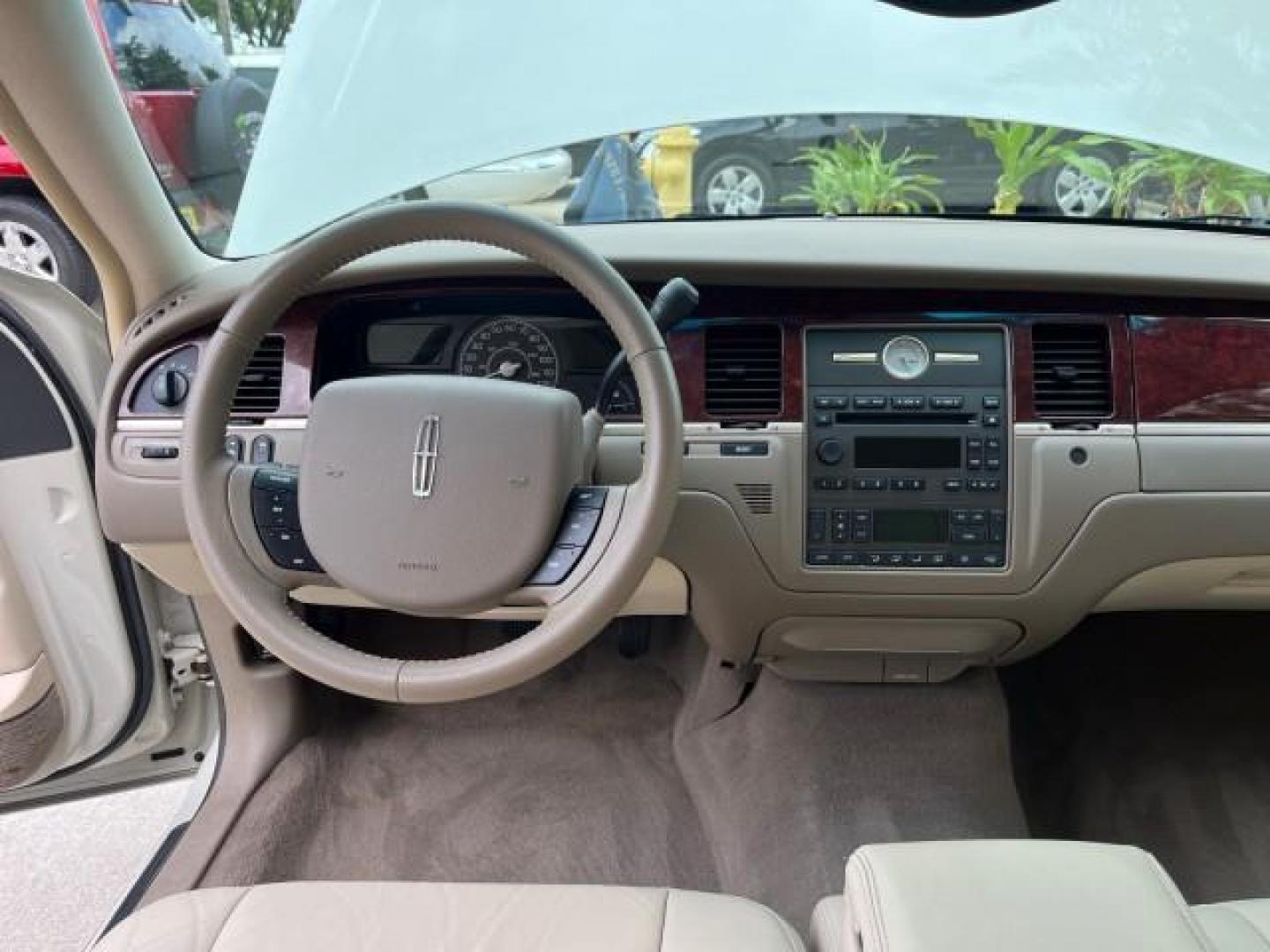 2005 Ceramic White Tri-Coat /Shale/Dove Lincoln Town Car Signature LOW MILES 67,323 (1LNHM81W55Y) with an 4.6L SOHC SMPI V8 Engine engine, Automatic transmission, located at 4701 North Dixie Hwy, Pompano Beach, FL, 33064, (954) 422-2889, 26.240938, -80.123474 - 2005 LINCOLN TOWN CAR SIGNATURE NEW $42,025 ROAD READY VIN: 1LNHM81W55Y644283 NO ACCIDENTS NO RECALLS SEDAN 4 DR LOW MILES 67,323 4.6L V8 4.6L V8 F OHV 16V POWER LEATHER SEATS/MIRRORS GASOLINE 24 SERVICE RECORDS REAR WHEEL DRIVE PARKING SENSORS DUAL ZONE AC ADD $8,000 FOR PRESIDENTIAL PKG Alloy Whee - Photo#32