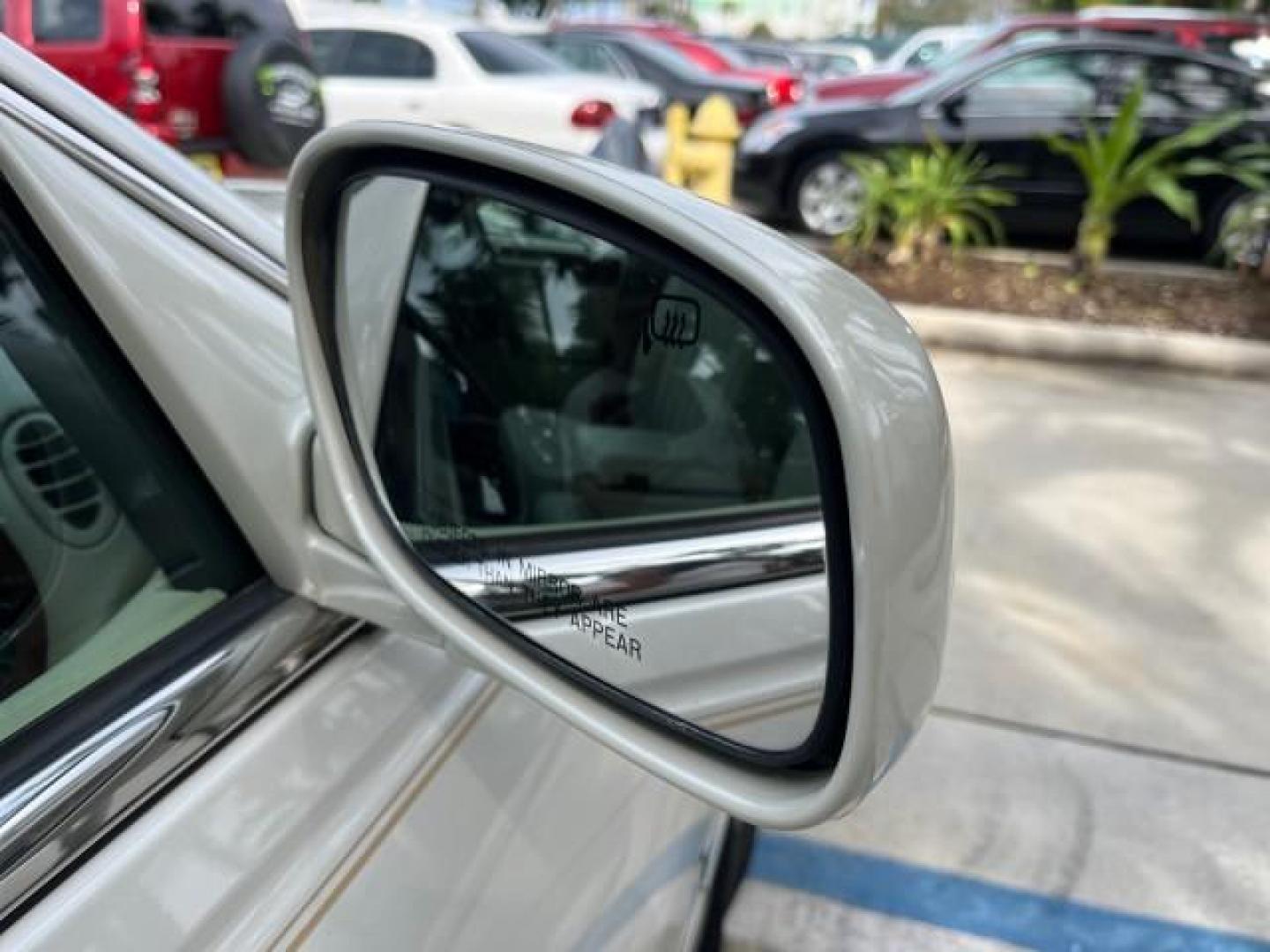 2005 Ceramic White Tri-Coat /Shale/Dove Lincoln Town Car Signature LOW MILES 67,323 (1LNHM81W55Y) with an 4.6L SOHC SMPI V8 Engine engine, Automatic transmission, located at 4701 North Dixie Hwy, Pompano Beach, FL, 33064, (954) 422-2889, 26.240938, -80.123474 - 2005 LINCOLN TOWN CAR SIGNATURE NEW $42,025 ROAD READY VIN: 1LNHM81W55Y644283 NO ACCIDENTS NO RECALLS SEDAN 4 DR LOW MILES 67,323 4.6L V8 4.6L V8 F OHV 16V POWER LEATHER SEATS/MIRRORS GASOLINE 24 SERVICE RECORDS REAR WHEEL DRIVE PARKING SENSORS DUAL ZONE AC ADD $8,000 FOR PRESIDENTIAL PKG Alloy Whee - Photo#74