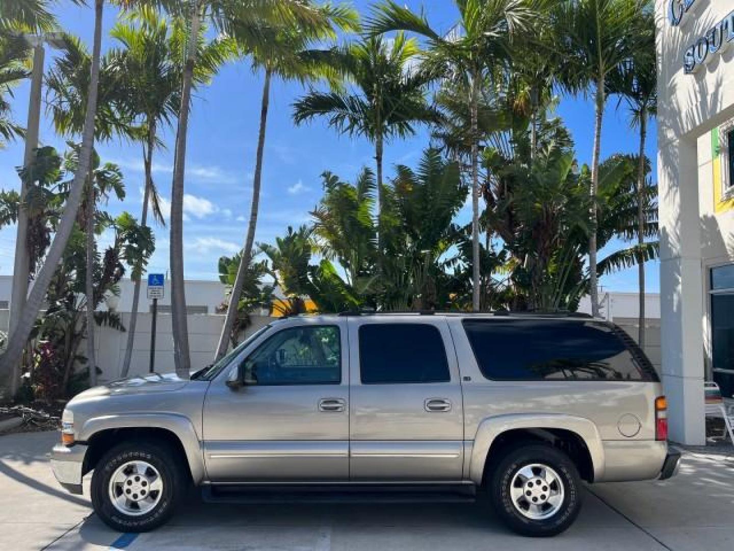 2003 Dark Gray Metallic /Tan/Neutral Chevrolet Suburban 1 OWNER LT LOW MI 4X4 94,103 (1GNFK16Z03J) with an 5.3L Vortec 5300 V8 SFI Bi-Fuel Engine engine, Automatic transmission, located at 4701 North Dixie Hwy, Pompano Beach, FL, 33064, (954) 422-2889, 26.240938, -80.123474 - 2003 CHEVROLET SUBURBAN 1500 ROAD READY 5.3L V8 VIN: 1GNFK16Z03J272179 NO RECALLS 4X4 4 DOOR WAGON/SPORT UTILITY LOW MILES 94,103 5.3L V8 F 1 OWNER DVD FLEX FUEL NEW$42,890 LEATHER SEATS REAR WHEEL DRIVE W/ 4X4 3 ROW SEATS POWER MIRRORS/SEATS ABS Brakes Automatic Transmission Power Locks Power Windo - Photo#4