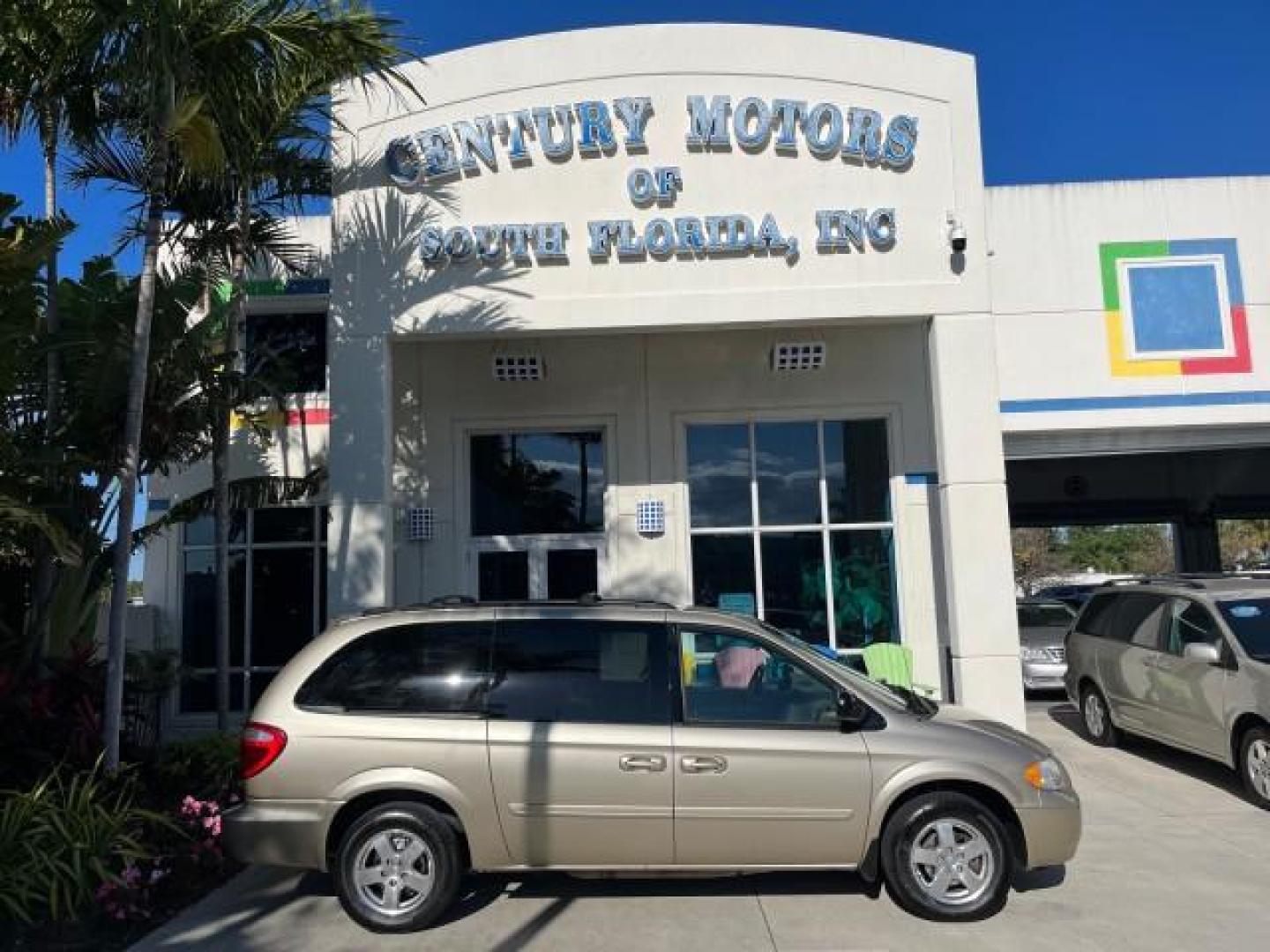 2005 Linen Gold Metallic Pearl /Medium Slate Gray Dodge Caravan SXT LOW MILES 60,664 (2D4GP44L95R) with an 3.8L SMPI V6 Engine engine, Automatic transmission, located at 4701 North Dixie Hwy, Pompano Beach, FL, 33064, (954) 422-2889, 26.240938, -80.123474 - 2005 DODGE GRAND CARAVAN SXT ROAD READY 3.8L V6 VIN: 2D4GP44L95R464538 LOW MILES 60,664 VAN NO ACCIDENTS NO RECALLS 3.8L V6 F FLORIDA OWNER GASOLINE 12 SERVICE RECORDS POWER SLIDING DOORS FRONT WHEEL DRIVE DUAL ZONE AC POWER SEATS/MIRRORS Additional Airbags Alloy Wheels Automatic Climate Control Bla - Photo#0