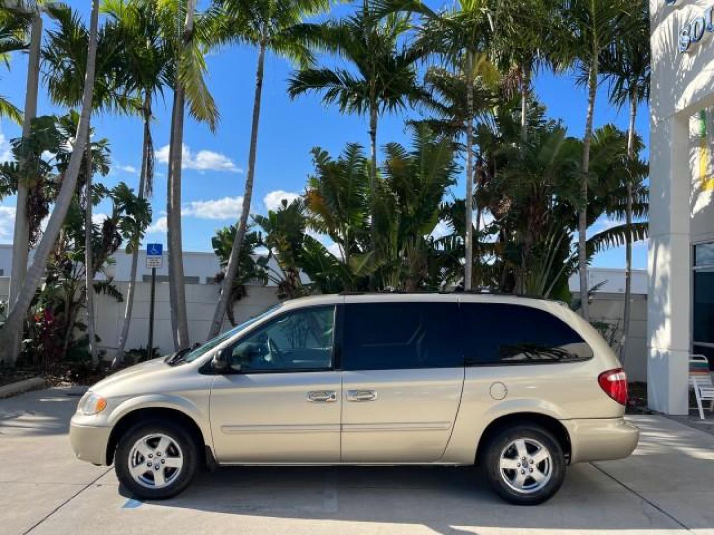 2005 Linen Gold Metallic Pearl /Medium Slate Gray Dodge Caravan SXT LOW MILES 60,664 (2D4GP44L95R) with an 3.8L SMPI V6 Engine engine, Automatic transmission, located at 4701 North Dixie Hwy, Pompano Beach, FL, 33064, (954) 422-2889, 26.240938, -80.123474 - 2005 DODGE GRAND CARAVAN SXT ROAD READY 3.8L V6 VIN: 2D4GP44L95R464538 LOW MILES 60,664 VAN NO ACCIDENTS NO RECALLS 3.8L V6 F FLORIDA OWNER GASOLINE 12 SERVICE RECORDS POWER SLIDING DOORS FRONT WHEEL DRIVE DUAL ZONE AC POWER SEATS/MIRRORS Additional Airbags Alloy Wheels Automatic Climate Control Bla - Photo#4