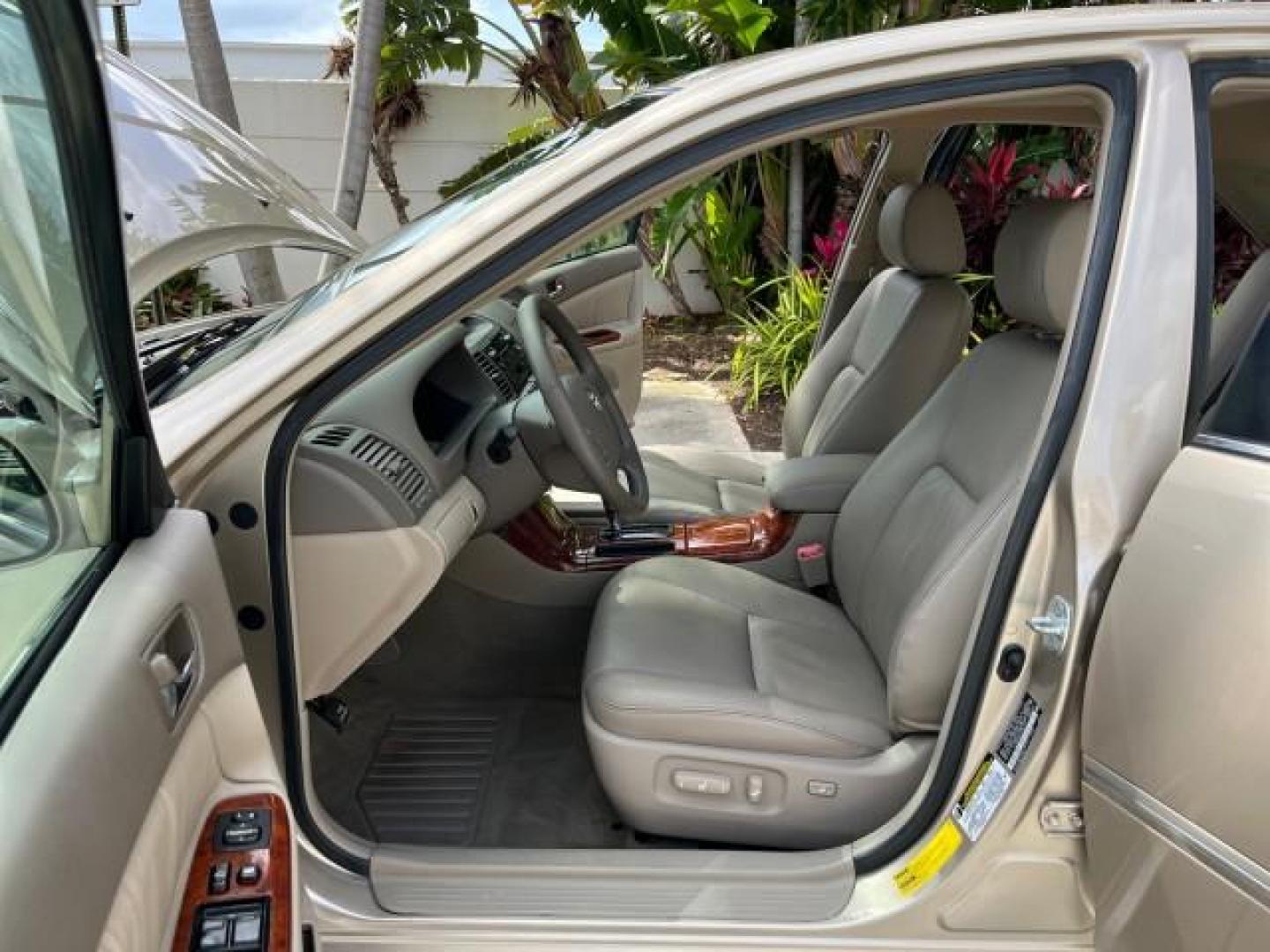 2005 Desert Sand Mica /Taupe Toyota Camry XLE LOW MILES 61,434 (4T1BF30K35U) with an 3.0L DOHC MPFI Vvti 24-Valve V6 Engine engine, Automatic transmission, located at 4701 North Dixie Hwy, Pompano Beach, FL, 33064, (954) 422-2889, 26.240938, -80.123474 - 2005 TOYOTA CAMRY XLE V6 ROAD READY 3.0L V6 VIN: 4T1BF30K35U595917 NO RECALLS 28 MPG SEDAN 4 DR POWER LEATHER SEATS 3.0L V6 F DOHC 24V POWER SUNROOF XLE GASOLINE 32 SERVICE RECORDS FRONT WHEEL DRIVE 1 OWNER LOW MILES 61,434 Alloy Wheels Anti-Theft System Auto-dimming Rearview Mirror Automatic Climat - Photo#10