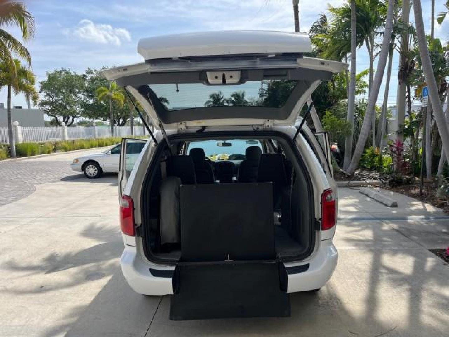 2006 Stone White /Dark Khaki/Lt Gray Stone Dodge Grand Caravan SE LOW MI 64,868 HANDICAP RAMP (1D4GP24R46B) with an 3.3L OHV V6 Engine engine, Automatic transmission, located at 4701 North Dixie Hwy, Pompano Beach, FL, 33064, (954) 422-2889, 26.240938, -80.123474 - 2006 DODGE GRAND CARAVAN SE ROAD READY 3.3L V6 VIN: 1D4GP24R46B616900 NO ACCIDENTS NO RECALLS VAN FLORIDA OWNER 26 MPG 3.3L V6 F OHV POWER WHEELCHAIR RAMP GASOLINE LOW MILES 64,868 FRONT WHEEL DRIVE 19 SERVICE RECORDS POWER MIRRORS/SEATS Additional Airbags Anti-Theft System Cruise Control Electronic - Photo#14