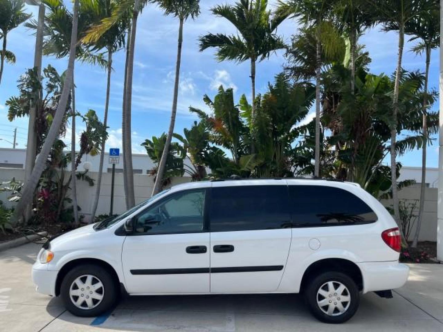 2006 Stone White /Dark Khaki/Lt Gray Stone Dodge Grand Caravan SE LOW MI 64,868 HANDICAP RAMP (1D4GP24R46B) with an 3.3L OHV V6 Engine engine, Automatic transmission, located at 4701 North Dixie Hwy, Pompano Beach, FL, 33064, (954) 422-2889, 26.240938, -80.123474 - 2006 DODGE GRAND CARAVAN SE ROAD READY 3.3L V6 VIN: 1D4GP24R46B616900 NO ACCIDENTS NO RECALLS VAN FLORIDA OWNER 26 MPG 3.3L V6 F OHV POWER WHEELCHAIR RAMP GASOLINE LOW MILES 64,868 FRONT WHEEL DRIVE 19 SERVICE RECORDS POWER MIRRORS/SEATS Additional Airbags Anti-Theft System Cruise Control Electronic - Photo#4