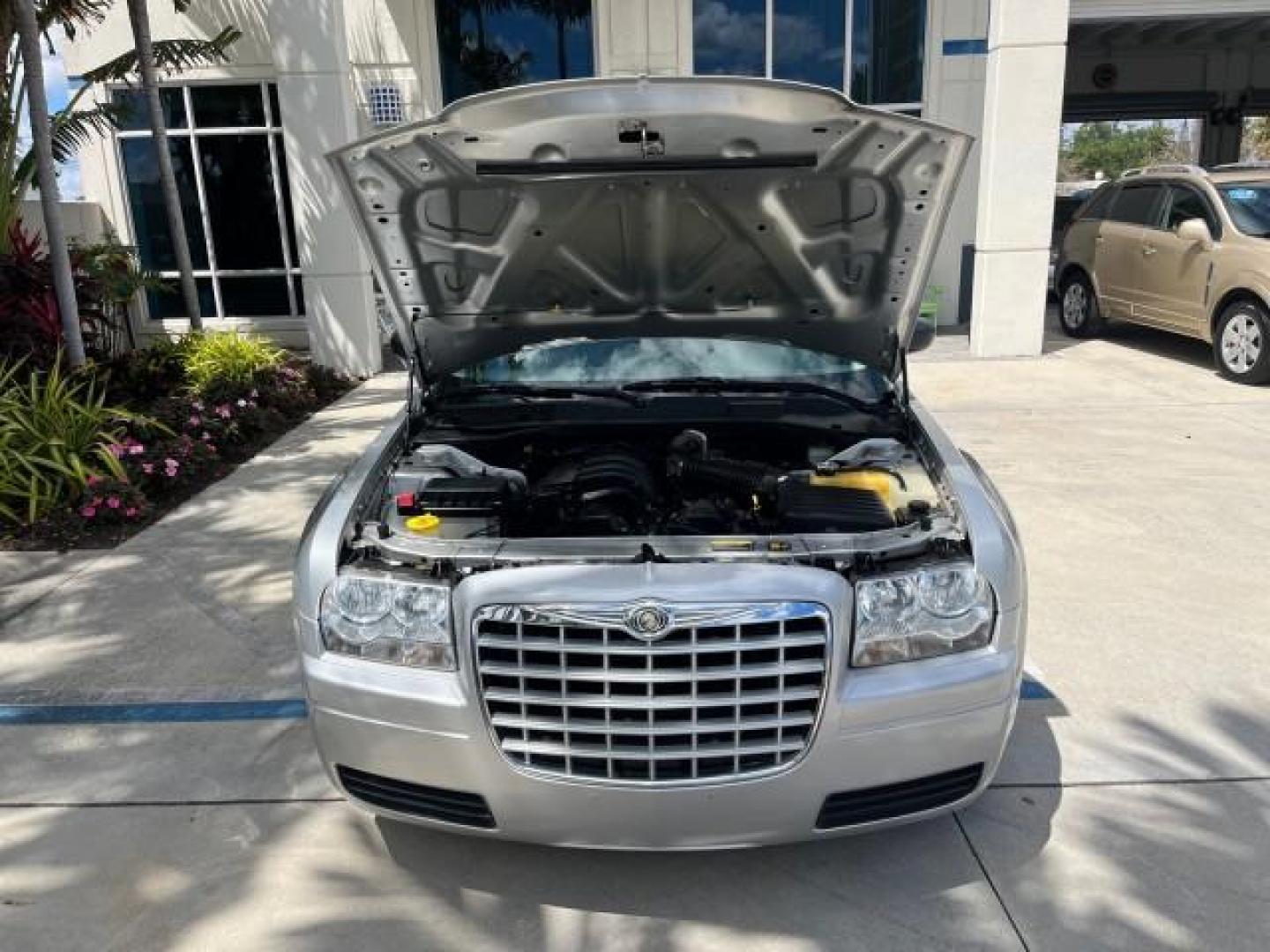 2006 Bright Silver Metallic /Slate/Graystone Chrysler 300 SEDAN LOW MILES 38,821 (2C3KA43R56H) with an 2.7L DOHC MPI 24-Valve V6 Engine engine, Automatic transmission, located at 4701 North Dixie Hwy, Pompano Beach, FL, 33064, (954) 422-2889, 26.240938, -80.123474 - OUR WEBPAGE FLORIDACARS1.COM HAS OVER 100 PHOTOS AND FREE CARFAX LINK 2006 CHRYSLER 300 ROAD READY 2.7L V6 VIN: 2C3KA43R56H157684 LOW MILES 38,821 SEDAN 4 DR NO RECALLS 28 MPG 2.7L V6 F DOHC 24V POWER SEATS/MIRRORS GASOLINE 17 SERVICE RECORDS REAR WHEEL DRIVE VERY CLEAN Anti-Theft System Approach Li - Photo#64