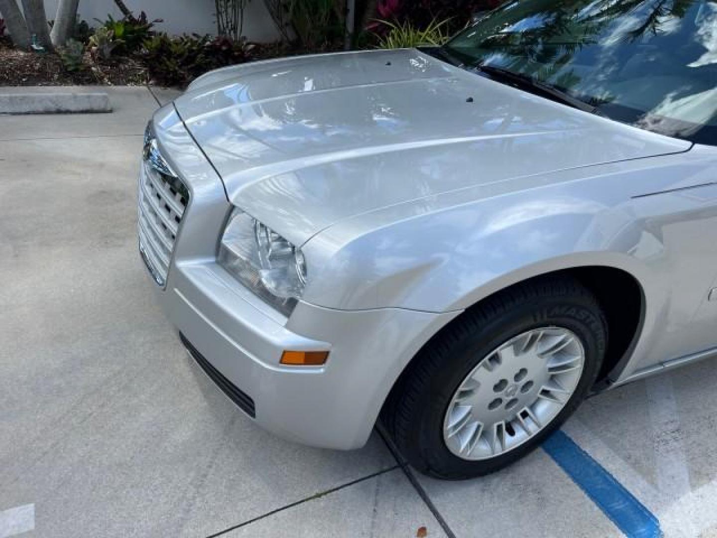 2006 Bright Silver Metallic /Slate/Graystone Chrysler 300 SEDAN LOW MILES 38,821 (2C3KA43R56H) with an 2.7L DOHC MPI 24-Valve V6 Engine engine, Automatic transmission, located at 4701 North Dixie Hwy, Pompano Beach, FL, 33064, (954) 422-2889, 26.240938, -80.123474 - OUR WEBPAGE FLORIDACARS1.COM HAS OVER 100 PHOTOS AND FREE CARFAX LINK 2006 CHRYSLER 300 ROAD READY 2.7L V6 VIN: 2C3KA43R56H157684 LOW MILES 38,821 SEDAN 4 DR NO RECALLS 28 MPG 2.7L V6 F DOHC 24V POWER SEATS/MIRRORS GASOLINE 17 SERVICE RECORDS REAR WHEEL DRIVE VERY CLEAN Anti-Theft System Approach Li - Photo#77