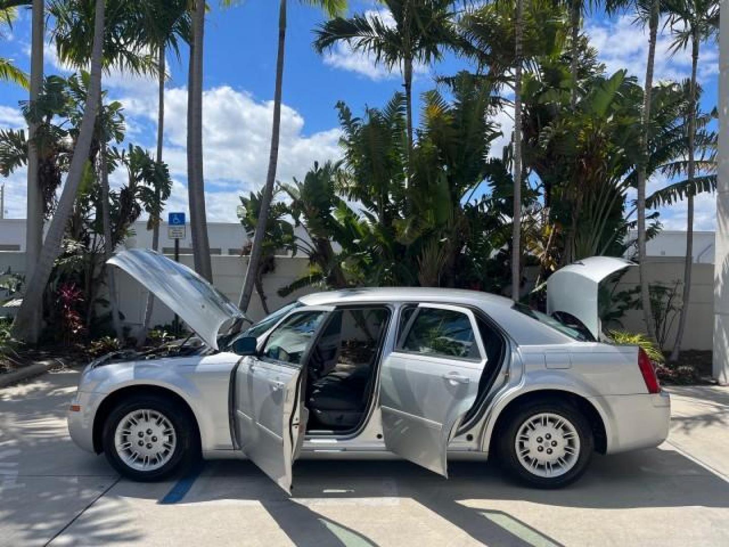 2006 Bright Silver Metallic /Slate/Graystone Chrysler 300 SEDAN LOW MILES 38,821 (2C3KA43R56H) with an 2.7L DOHC MPI 24-Valve V6 Engine engine, Automatic transmission, located at 4701 North Dixie Hwy, Pompano Beach, FL, 33064, (954) 422-2889, 26.240938, -80.123474 - OUR WEBPAGE FLORIDACARS1.COM HAS OVER 100 PHOTOS AND FREE CARFAX LINK 2006 CHRYSLER 300 ROAD READY 2.7L V6 VIN: 2C3KA43R56H157684 LOW MILES 38,821 SEDAN 4 DR NO RECALLS 28 MPG 2.7L V6 F DOHC 24V POWER SEATS/MIRRORS GASOLINE 17 SERVICE RECORDS REAR WHEEL DRIVE VERY CLEAN Anti-Theft System Approach Li - Photo#8