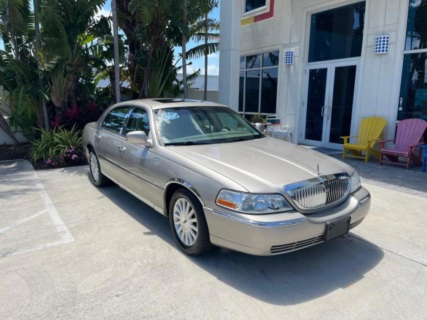 2003 Lt Parchment Gold Metallic /Light Parchment Lincoln Town Car Signature Premium LOW MILES 66,012 (1LNHM82W83Y) with an 4.6L SOHC SMPI V8 Engine engine, Automatic transmission, located at 4701 North Dixie Hwy, Pompano Beach, FL, 33064, (954) 422-2889, 26.240938, -80.123474 - 2003 LINCOLN TOWN CAR SIGNATURE NEW $43,245 ROAD READY VIN: 1LNHM82W83Y634911 LOW MILES 66,012 4.6L V8 SEDAN 4 DR NO RECALLS 25 MPG 4.6L V8 F OHV POWER LEATHER SEATS GASOLINE PARKING SENSORS REAR WHEEL DRIVE SIGNATURE DUAL ZONE AC FLORIDA OWNER Air Suspension Alloy Wheels Anti-Theft System Approach - Photo#1