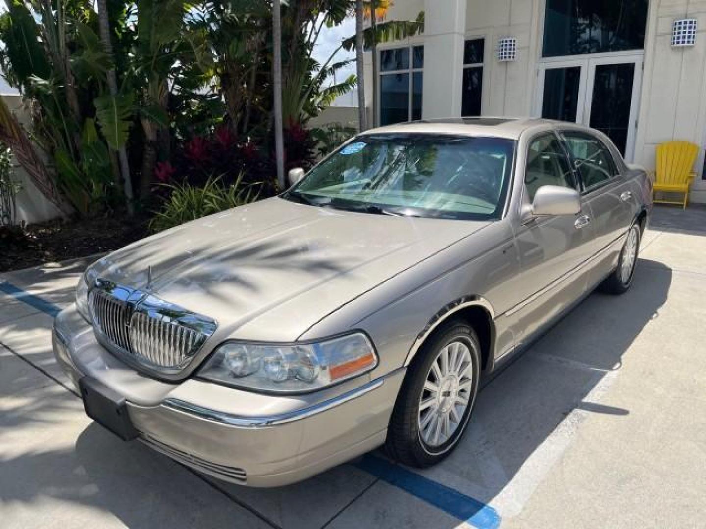 2003 Lt Parchment Gold Metallic /Light Parchment Lincoln Town Car Signature Premium LOW MILES 66,012 (1LNHM82W83Y) with an 4.6L SOHC SMPI V8 Engine engine, Automatic transmission, located at 4701 North Dixie Hwy, Pompano Beach, FL, 33064, (954) 422-2889, 26.240938, -80.123474 - 2003 LINCOLN TOWN CAR SIGNATURE NEW $43,245 ROAD READY VIN: 1LNHM82W83Y634911 LOW MILES 66,012 4.6L V8 SEDAN 4 DR NO RECALLS 25 MPG 4.6L V8 F OHV POWER LEATHER SEATS GASOLINE PARKING SENSORS REAR WHEEL DRIVE SIGNATURE DUAL ZONE AC FLORIDA OWNER Air Suspension Alloy Wheels Anti-Theft System Approach - Photo#72