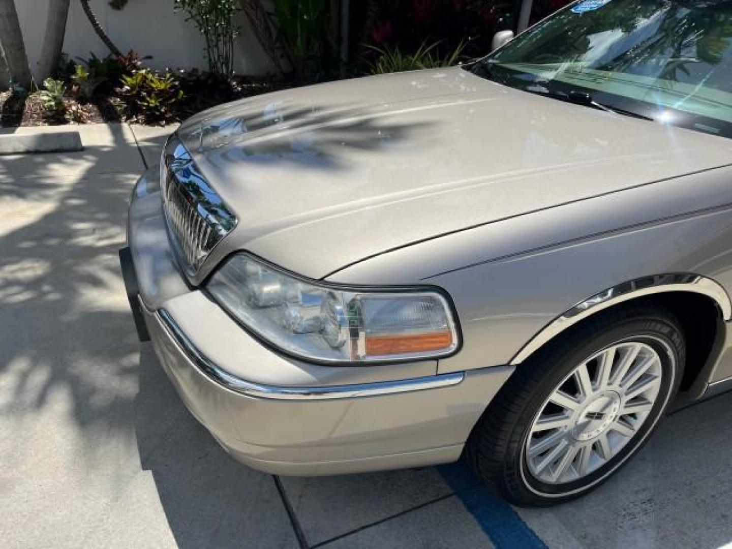 2003 Lt Parchment Gold Metallic /Light Parchment Lincoln Town Car Signature Premium LOW MILES 66,012 (1LNHM82W83Y) with an 4.6L SOHC SMPI V8 Engine engine, Automatic transmission, located at 4701 North Dixie Hwy, Pompano Beach, FL, 33064, (954) 422-2889, 26.240938, -80.123474 - 2003 LINCOLN TOWN CAR SIGNATURE NEW $43,245 ROAD READY VIN: 1LNHM82W83Y634911 LOW MILES 66,012 4.6L V8 SEDAN 4 DR NO RECALLS 25 MPG 4.6L V8 F OHV POWER LEATHER SEATS GASOLINE PARKING SENSORS REAR WHEEL DRIVE SIGNATURE DUAL ZONE AC FLORIDA OWNER Air Suspension Alloy Wheels Anti-Theft System Approach - Photo#79