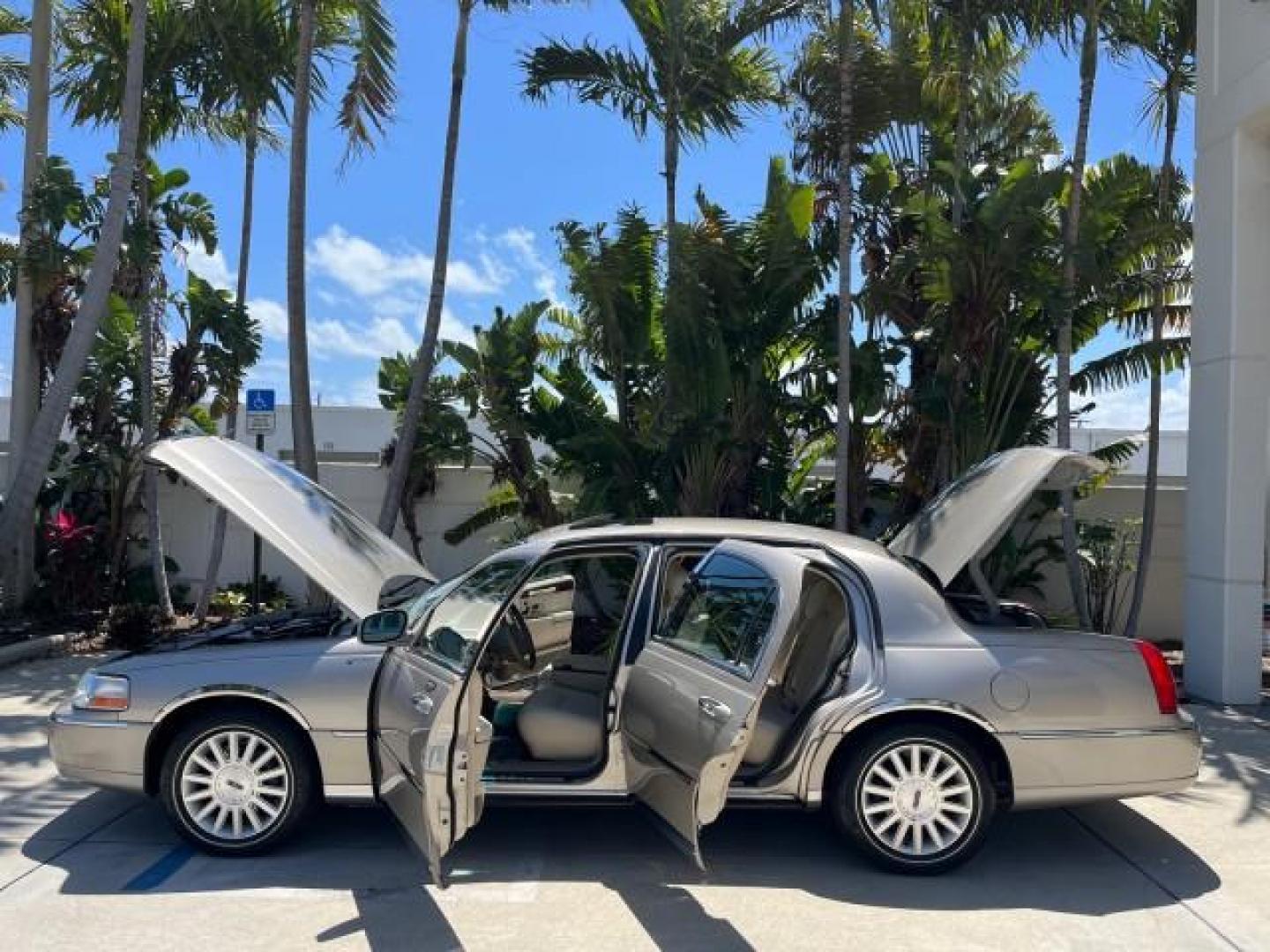 2003 Lt Parchment Gold Metallic /Light Parchment Lincoln Town Car Signature Premium LOW MILES 66,012 (1LNHM82W83Y) with an 4.6L SOHC SMPI V8 Engine engine, Automatic transmission, located at 4701 North Dixie Hwy, Pompano Beach, FL, 33064, (954) 422-2889, 26.240938, -80.123474 - 2003 LINCOLN TOWN CAR SIGNATURE NEW $43,245 ROAD READY VIN: 1LNHM82W83Y634911 LOW MILES 66,012 4.6L V8 SEDAN 4 DR NO RECALLS 25 MPG 4.6L V8 F OHV POWER LEATHER SEATS GASOLINE PARKING SENSORS REAR WHEEL DRIVE SIGNATURE DUAL ZONE AC FLORIDA OWNER Air Suspension Alloy Wheels Anti-Theft System Approach - Photo#8