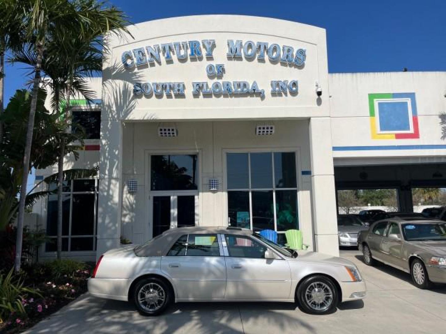 2011 White Diamond Tricoat /Shale/Cocoa Cadillac DTS Luxury Collection LOW MILES 62,193 (1G6KD5E66BU) with an Northstar 4.6L DOHC V8 Engine engine, Automatic transmission, located at 4701 North Dixie Hwy, Pompano Beach, FL, 33064, (954) 422-2889, 26.240938, -80.123474 - 2011 CADILLAC DTS LUXURY COLLECTION NEW $ 55,125 ROAD READY VIN: 1G6KD5E66BU122853 NO ACCIDENTS NO RECALLS SEDAN 4 DR CLEAN BEAUTIFIL FLORIDA OWNER 4.6L V8 4.6L V8 F DOHC 32V 17 SERVICE RECORDS POWER LEATHER SEATS GASOLINE LOW MILES 62,193 DUAL AC POWER SUNROOF FRONT WHEEL DRIVE LUXURY COLLECTION PA - Photo#0