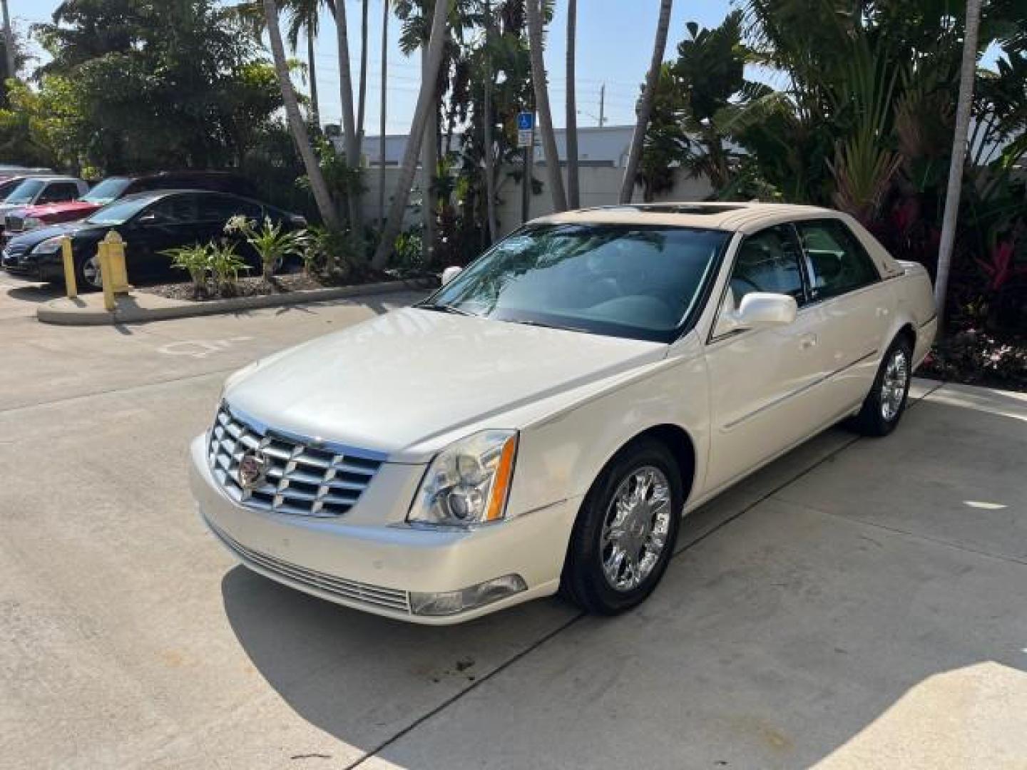 2011 White Diamond Tricoat /Shale/Cocoa Cadillac DTS Luxury Collection LOW MILES 62,193 (1G6KD5E66BU) with an Northstar 4.6L DOHC V8 Engine engine, Automatic transmission, located at 4701 North Dixie Hwy, Pompano Beach, FL, 33064, (954) 422-2889, 26.240938, -80.123474 - 2011 CADILLAC DTS LUXURY COLLECTION NEW $ 55,125 ROAD READY VIN: 1G6KD5E66BU122853 NO ACCIDENTS NO RECALLS SEDAN 4 DR CLEAN BEAUTIFIL FLORIDA OWNER 4.6L V8 4.6L V8 F DOHC 32V 17 SERVICE RECORDS POWER LEATHER SEATS GASOLINE LOW MILES 62,193 DUAL AC POWER SUNROOF FRONT WHEEL DRIVE LUXURY COLLECTION PA - Photo#3