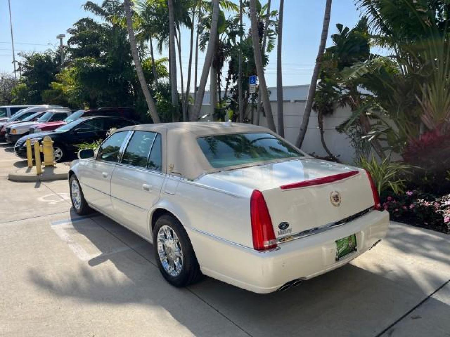 2011 White Diamond Tricoat /Shale/Cocoa Cadillac DTS Luxury Collection LOW MILES 62,193 (1G6KD5E66BU) with an Northstar 4.6L DOHC V8 Engine engine, Automatic transmission, located at 4701 North Dixie Hwy, Pompano Beach, FL, 33064, (954) 422-2889, 26.240938, -80.123474 - 2011 CADILLAC DTS LUXURY COLLECTION NEW $ 55,125 ROAD READY VIN: 1G6KD5E66BU122853 NO ACCIDENTS NO RECALLS SEDAN 4 DR CLEAN BEAUTIFIL FLORIDA OWNER 4.6L V8 4.6L V8 F DOHC 32V 17 SERVICE RECORDS POWER LEATHER SEATS GASOLINE LOW MILES 62,193 DUAL AC POWER SUNROOF FRONT WHEEL DRIVE LUXURY COLLECTION PA - Photo#5