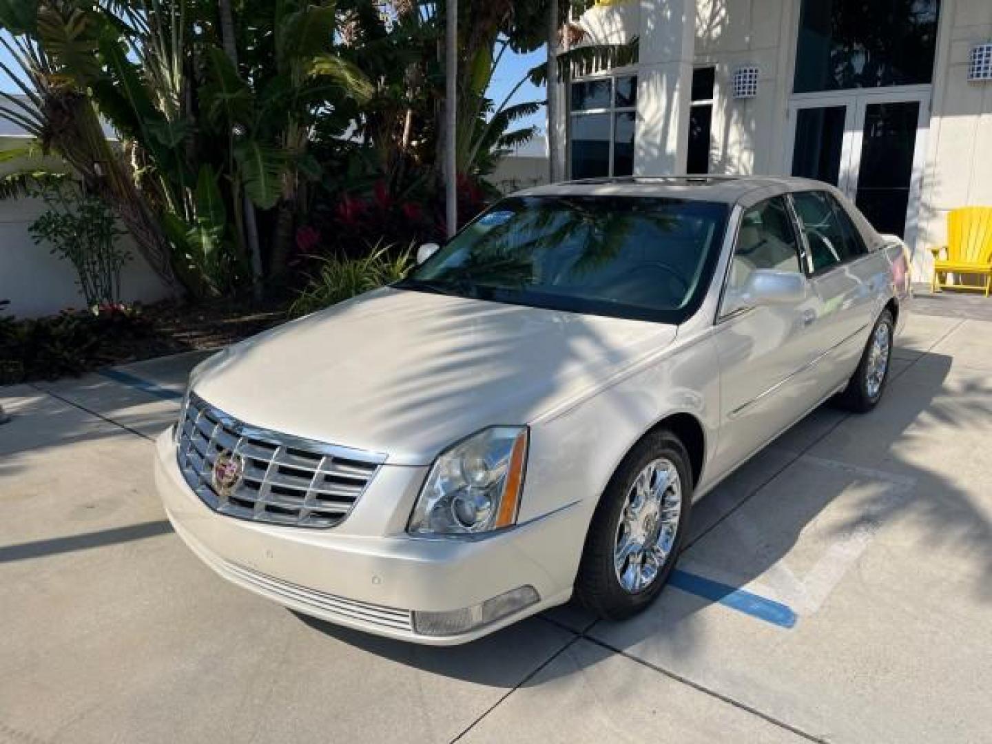 2011 White Diamond Tricoat /Shale/Cocoa Cadillac DTS Luxury Collection LOW MILES 62,193 (1G6KD5E66BU) with an Northstar 4.6L DOHC V8 Engine engine, Automatic transmission, located at 4701 North Dixie Hwy, Pompano Beach, FL, 33064, (954) 422-2889, 26.240938, -80.123474 - 2011 CADILLAC DTS LUXURY COLLECTION NEW $ 55,125 ROAD READY VIN: 1G6KD5E66BU122853 NO ACCIDENTS NO RECALLS SEDAN 4 DR CLEAN BEAUTIFIL FLORIDA OWNER 4.6L V8 4.6L V8 F DOHC 32V 17 SERVICE RECORDS POWER LEATHER SEATS GASOLINE LOW MILES 62,193 DUAL AC POWER SUNROOF FRONT WHEEL DRIVE LUXURY COLLECTION PA - Photo#78