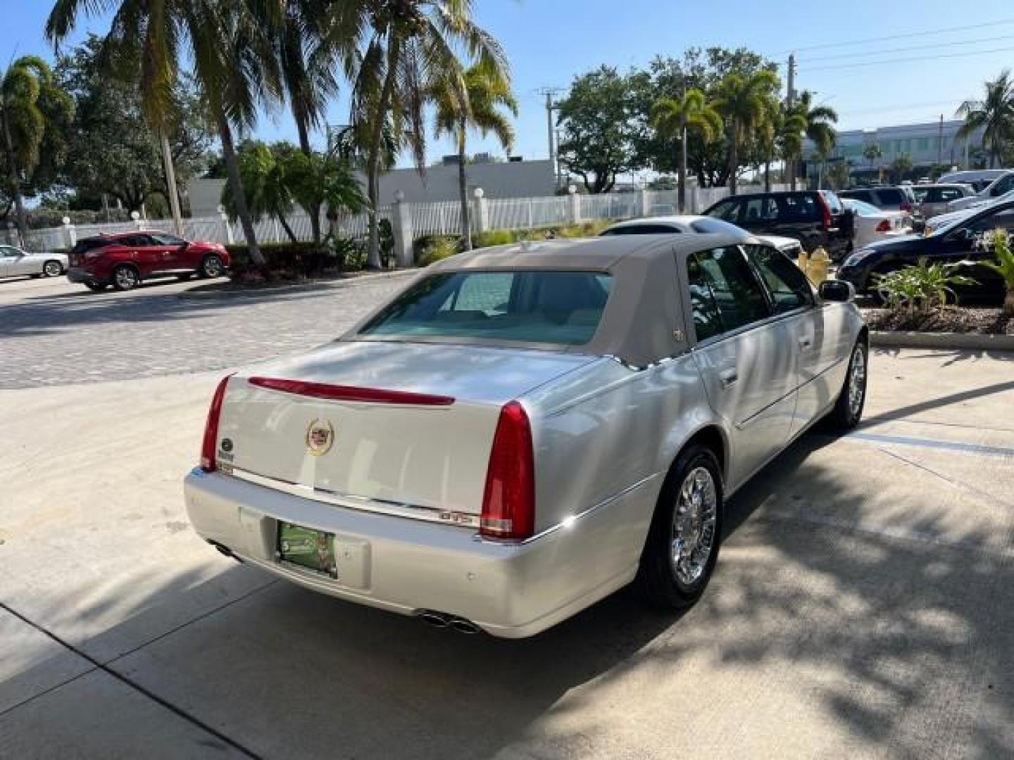 2011 White Diamond Tricoat /Shale/Cocoa Cadillac DTS Luxury Collection LOW MILES 62,193 (1G6KD5E66BU) with an Northstar 4.6L DOHC V8 Engine engine, Automatic transmission, located at 4701 North Dixie Hwy, Pompano Beach, FL, 33064, (954) 422-2889, 26.240938, -80.123474 - 2011 CADILLAC DTS LUXURY COLLECTION NEW $ 55,125 ROAD READY VIN: 1G6KD5E66BU122853 NO ACCIDENTS NO RECALLS SEDAN 4 DR CLEAN BEAUTIFIL FLORIDA OWNER 4.6L V8 4.6L V8 F DOHC 32V 17 SERVICE RECORDS POWER LEATHER SEATS GASOLINE LOW MILES 62,193 DUAL AC POWER SUNROOF FRONT WHEEL DRIVE LUXURY COLLECTION PA - Photo#7