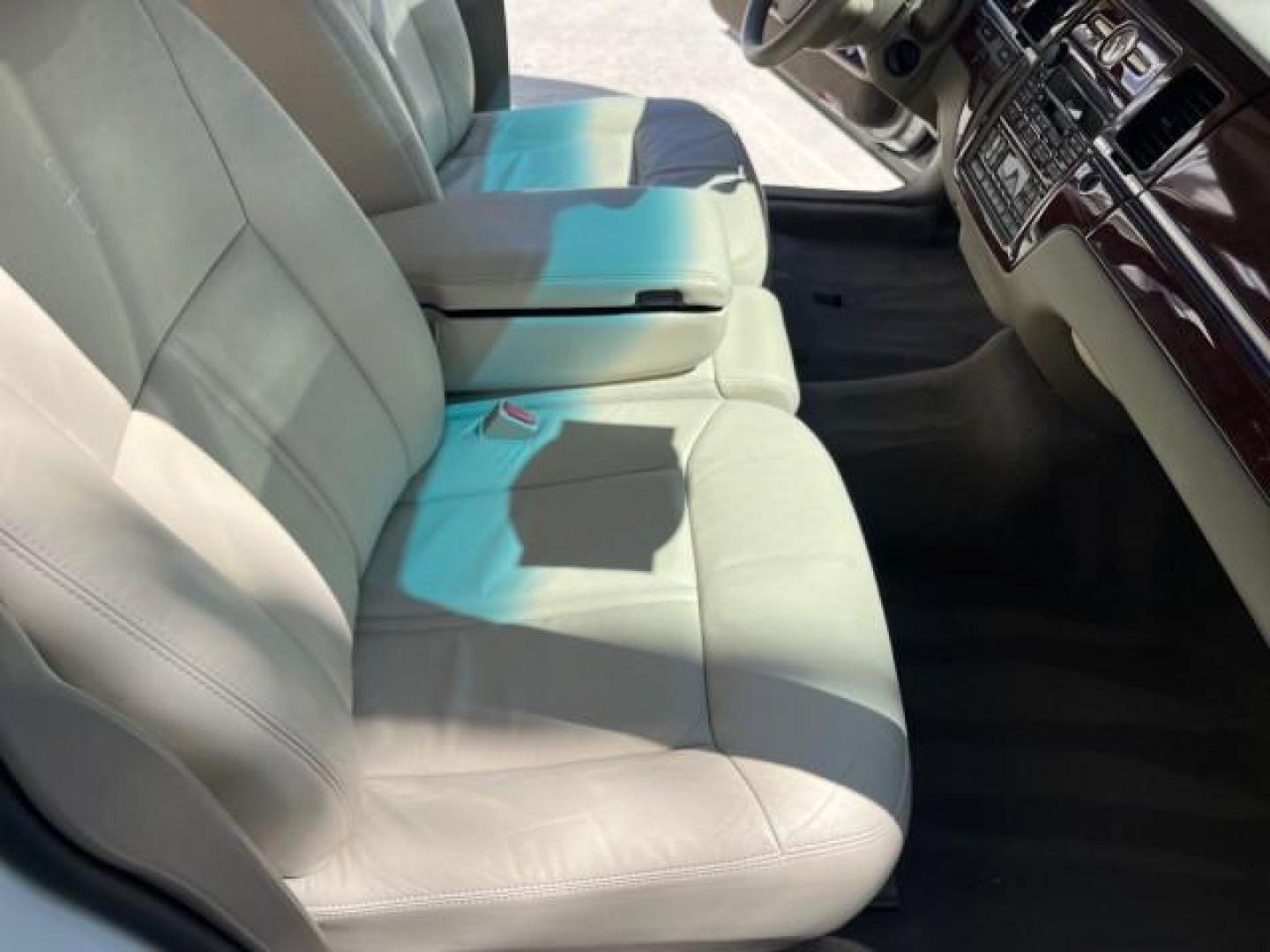 2005 Ceramic White Tri-Coat /Shale/Dove Lincoln Town Car Signature Limited LOW MILES 23,114 (1LNHM82W35Y) with an 4.6L SOHC SMPI V8 Engine engine, Automatic transmission, located at 4701 North Dixie Hwy, Pompano Beach, FL, 33064, (954) 422-2889, 26.240938, -80.123474 - OUR WEBPAGE FLORIDACARS1.COM HAS OVER 100 PHOTOS AND FREE CARFAX LINK 2005 LINCOLN TOWN CAR SIGNATURE LIMITED ROAD READY NEW $42,920 VIN: 1LNHM82W35Y626251 FLORIDA OWNER 4,6L V8 SEDAN 4 DR NO ACCIDENTS 4.6L V8 F OHV 16V POWER LEATHER SEATS GASOLINE LOW MILES 23,114 POWER MIRRORS 25 MPG REAR WHEEL DR - Photo#28