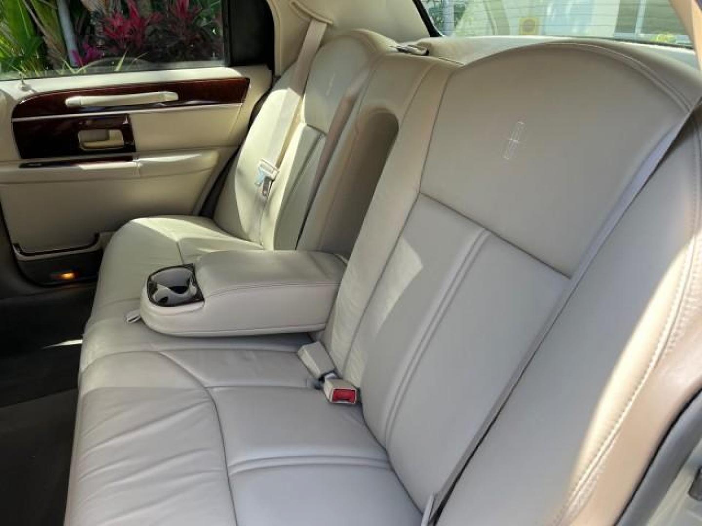 2005 Ceramic White Tri-Coat /Shale/Dove Lincoln Town Car Signature Limited LOW MILES 23,114 (1LNHM82W35Y) with an 4.6L SOHC SMPI V8 Engine engine, Automatic transmission, located at 4701 North Dixie Hwy, Pompano Beach, FL, 33064, (954) 422-2889, 26.240938, -80.123474 - OUR WEBPAGE FLORIDACARS1.COM HAS OVER 100 PHOTOS AND FREE CARFAX LINK 2005 LINCOLN TOWN CAR SIGNATURE LIMITED ROAD READY NEW $42,920 VIN: 1LNHM82W35Y626251 FLORIDA OWNER 4,6L V8 SEDAN 4 DR NO ACCIDENTS 4.6L V8 F OHV 16V POWER LEATHER SEATS GASOLINE LOW MILES 23,114 POWER MIRRORS 25 MPG REAR WHEEL DR - Photo#41