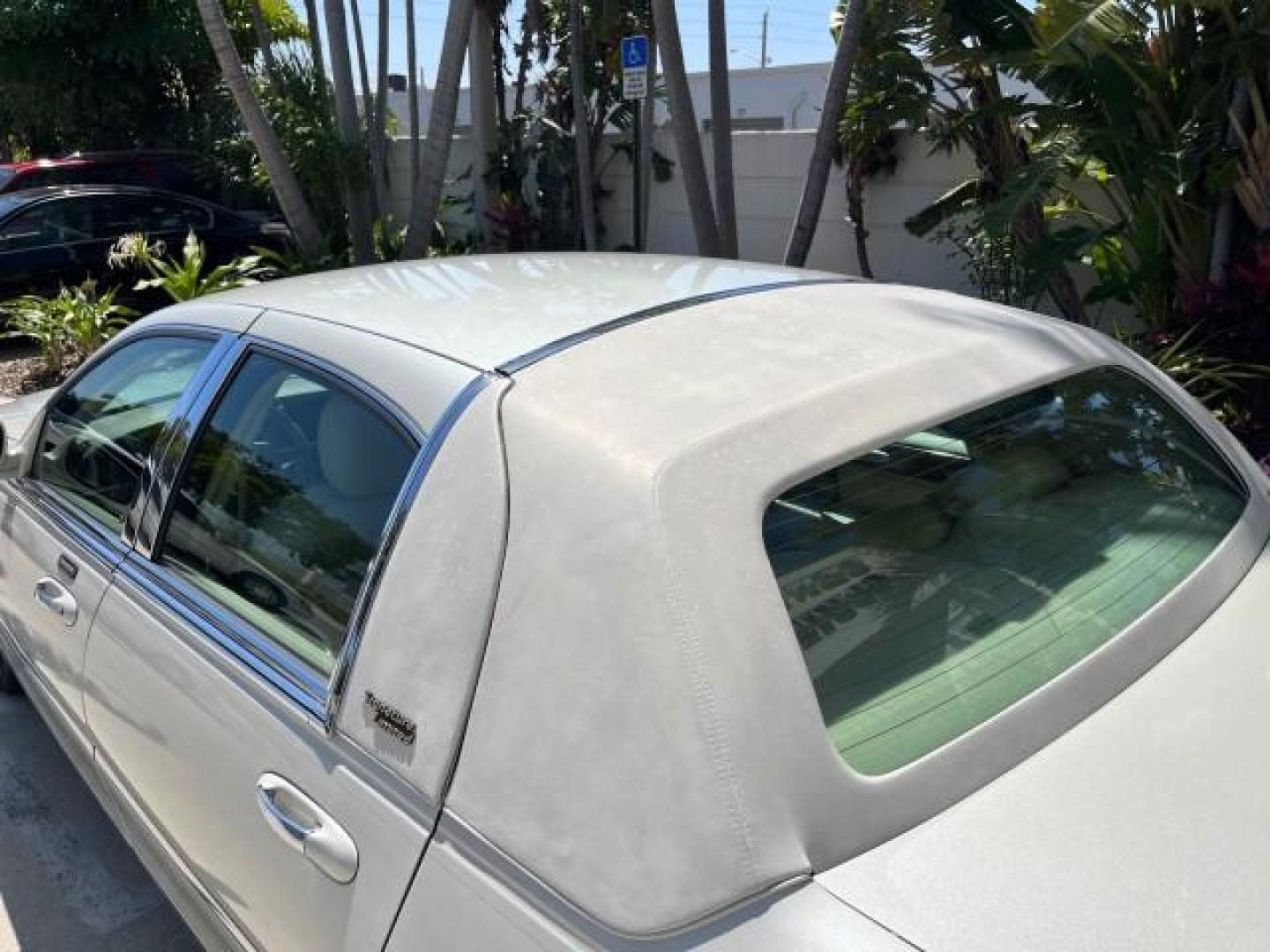 2005 Ceramic White Tri-Coat /Shale/Dove Lincoln Town Car Signature Limited LOW MILES 23,114 (1LNHM82W35Y) with an 4.6L SOHC SMPI V8 Engine engine, Automatic transmission, located at 4701 North Dixie Hwy, Pompano Beach, FL, 33064, (954) 422-2889, 26.240938, -80.123474 - OUR WEBPAGE FLORIDACARS1.COM HAS OVER 100 PHOTOS AND FREE CARFAX LINK 2005 LINCOLN TOWN CAR SIGNATURE LIMITED ROAD READY NEW $42,920 VIN: 1LNHM82W35Y626251 FLORIDA OWNER 4,6L V8 SEDAN 4 DR NO ACCIDENTS 4.6L V8 F OHV 16V POWER LEATHER SEATS GASOLINE LOW MILES 23,114 POWER MIRRORS 25 MPG REAR WHEEL DR - Photo#86