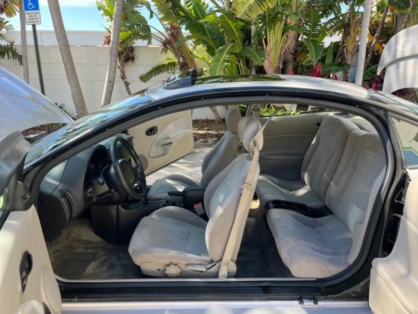 1999 Silver /Grey Saturn SC 3dr LOW MILES 53,616 (1G8ZY1276XZ) with an 1.9L DOHC SPFI 16-Valve L4 Aluminum Engine engine, Automatic transmission, located at 4701 North Dixie Hwy, Pompano Beach, FL, 33064, (954) 422-2889, 26.240938, -80.123474 - 1999 SATURN S-SERIES SC2 ROAD READY 1.9L L4 VIN: 1G8ZY1276XZ371017 NO RECALLS 36 MPG COUPE 3 DR LOW MILES 53,616 1.9L I4 F DOHC 16V 21 SERVICE RECORDS GASOLINE POWER SUNROOF FRONT WHEEL DRIVE POWER MIRRORS THIS IS ONE OF THE NICEST SATURN'S WE HAVE EVER LISTED RETIREE NORTH CAROLINA TITLE THIS IS TH - Photo#9