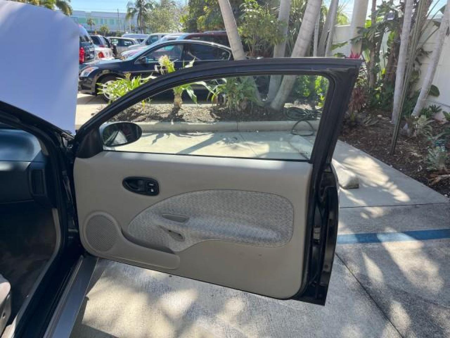 1999 Silver /Grey Saturn SC 3dr LOW MILES 53,616 (1G8ZY1276XZ) with an 1.9L DOHC SPFI 16-Valve L4 Aluminum Engine engine, Automatic transmission, located at 4701 North Dixie Hwy, Pompano Beach, FL, 33064, (954) 422-2889, 26.240938, -80.123474 - 1999 SATURN S-SERIES SC2 ROAD READY 1.9L L4 VIN: 1G8ZY1276XZ371017 NO RECALLS 36 MPG COUPE 3 DR LOW MILES 53,616 1.9L I4 F DOHC 16V 21 SERVICE RECORDS GASOLINE POWER SUNROOF FRONT WHEEL DRIVE POWER MIRRORS THIS IS ONE OF THE NICEST SATURN'S WE HAVE EVER LISTED RETIREE NORTH CAROLINA TITLE THIS IS TH - Photo#10