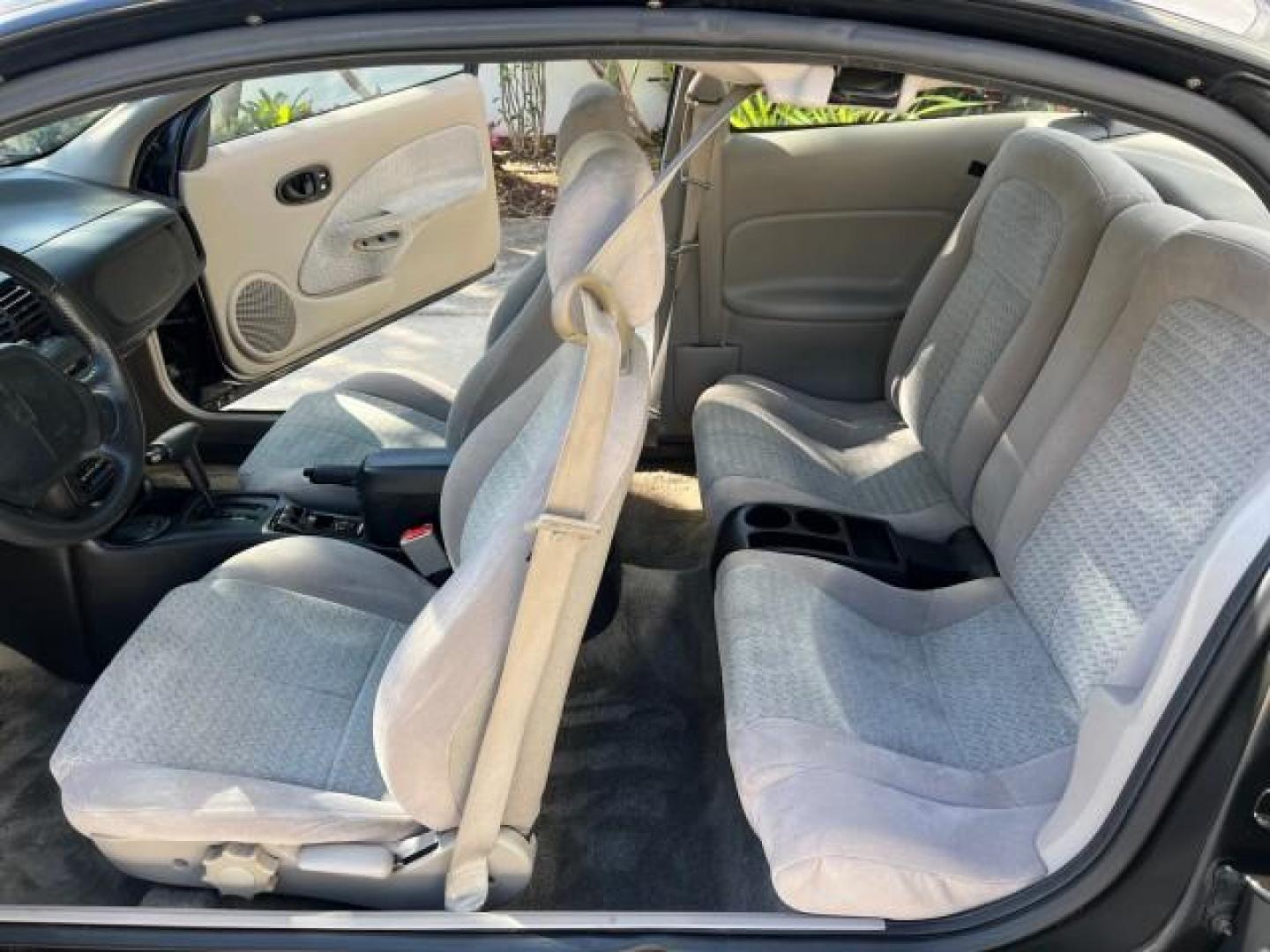 1999 Silver /Grey Saturn SC 3dr LOW MILES 53,616 (1G8ZY1276XZ) with an 1.9L DOHC SPFI 16-Valve L4 Aluminum Engine engine, Automatic transmission, located at 4701 North Dixie Hwy, Pompano Beach, FL, 33064, (954) 422-2889, 26.240938, -80.123474 - 1999 SATURN S-SERIES SC2 ROAD READY 1.9L L4 VIN: 1G8ZY1276XZ371017 NO RECALLS 36 MPG COUPE 3 DR LOW MILES 53,616 1.9L I4 F DOHC 16V 21 SERVICE RECORDS GASOLINE POWER SUNROOF FRONT WHEEL DRIVE POWER MIRRORS THIS IS ONE OF THE NICEST SATURN'S WE HAVE EVER LISTED RETIREE NORTH CAROLINA TITLE THIS IS TH - Photo#13