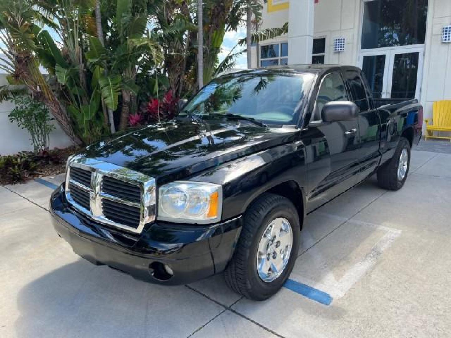 2005 Black /Khaki Dodge Dakota SLT LOW MILES 59,997 4 DR (1D7HE42N35S) with an 4.7L V8 Magnum Engine engine, Automatic transmission, located at 4701 North Dixie Hwy, Pompano Beach, FL, 33064, (954) 422-2889, 26.240938, -80.123474 - 2005 DODGE DAKOTA SLT ROAD READY 4.7L V8 VIN: 1D7HE42N35S122373 FLORIDA OWNER CLUB CAB PICKUP LOW MILES 59,997 4.7L V8 F NO ACCIDENTS GASOLINE 12 SERVICE RECORDS REAR WHEEL DRIVE 6.6FT BED POWER SEATS 6.6' Bed Length Alloy Wheels Automatic Climate Control Cruise Control Fog Lights RWD THIS IS ONE OF - Photo#59