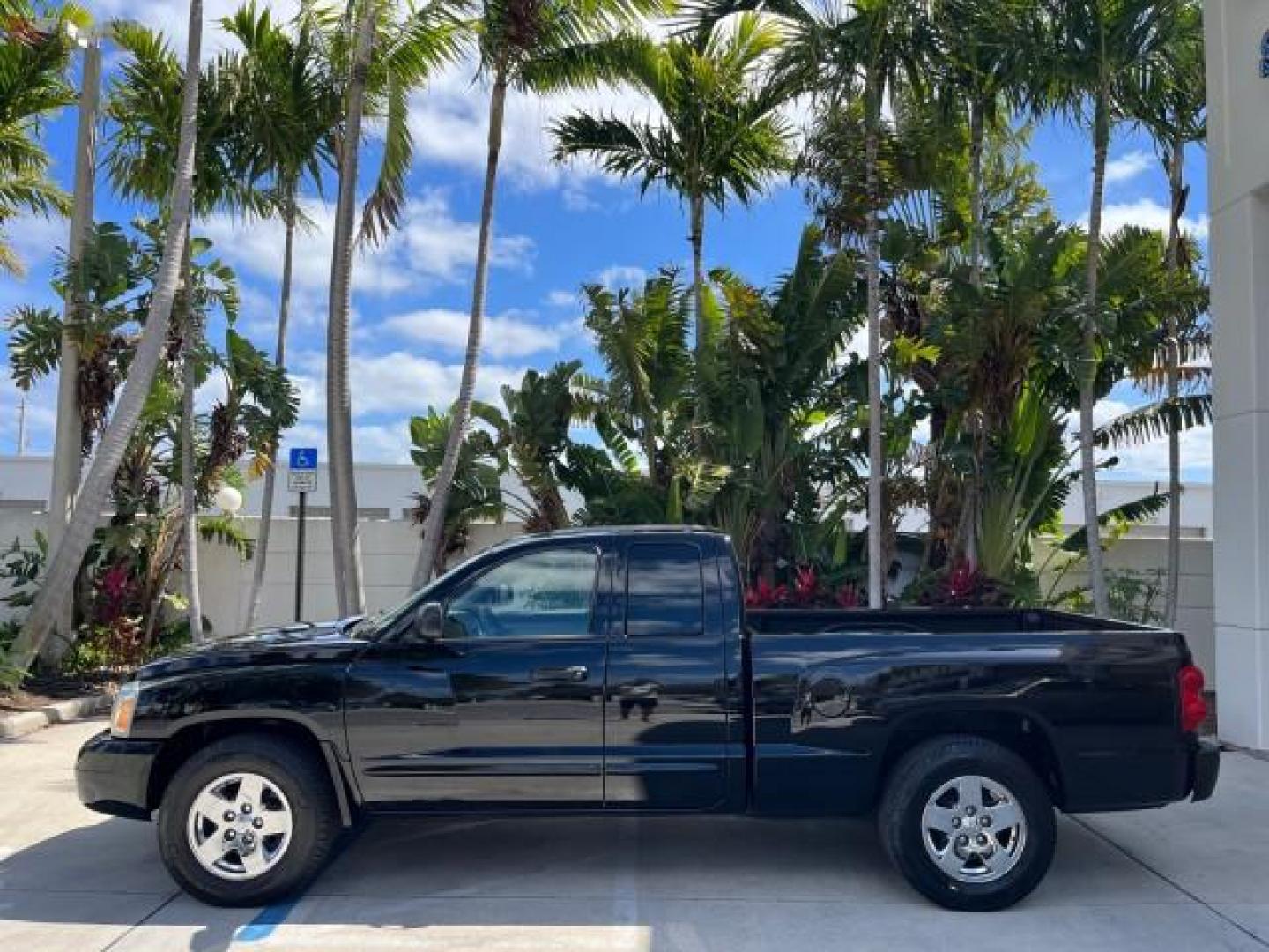 2005 Black /Khaki Dodge Dakota SLT LOW MILES 59,997 4 DR (1D7HE42N35S) with an 4.7L V8 Magnum Engine engine, Automatic transmission, located at 4701 North Dixie Hwy, Pompano Beach, FL, 33064, (954) 422-2889, 26.240938, -80.123474 - 2005 DODGE DAKOTA SLT ROAD READY 4.7L V8 VIN: 1D7HE42N35S122373 FLORIDA OWNER CLUB CAB PICKUP LOW MILES 59,997 4.7L V8 F NO ACCIDENTS GASOLINE 12 SERVICE RECORDS REAR WHEEL DRIVE 6.6FT BED POWER SEATS 6.6' Bed Length Alloy Wheels Automatic Climate Control Cruise Control Fog Lights RWD THIS IS ONE OF - Photo#86