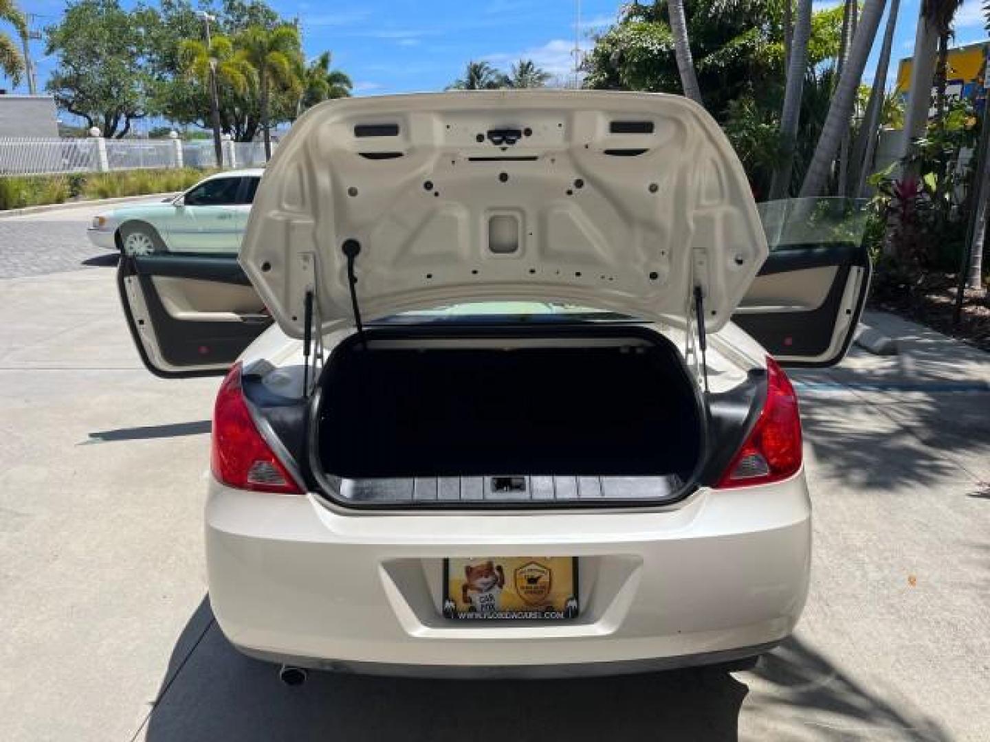 2008 White Diamond Tricoat /Light Taupe Pontiac G6 1 FL GT LOW MILES 32,089 (1G2ZH17N084) with an 3.5L VVT V6 SFI Engine engine, Automatic transmission, located at 4701 North Dixie Hwy, Pompano Beach, FL, 33064, (954) 422-2889, 26.240938, -80.123474 - 2008 PONTIAC G6 GT ROAD READY 3.5L V6 VIN: 1G2ZH17N084233196 NO ACCIDENTS COUPE NO RECALLS 3.5L V6 F 1 OWNER FLORIDA GASOLINE LOW MILES 32,089 FRONT WHEEL DRIVE POWER LEATHER SEATS 10 SERVICE RECORDS Anti-Theft System Chrome Exhaust Tip Connected Car Cruise Control Curtain Airbags Electronic Tractio - Photo#15