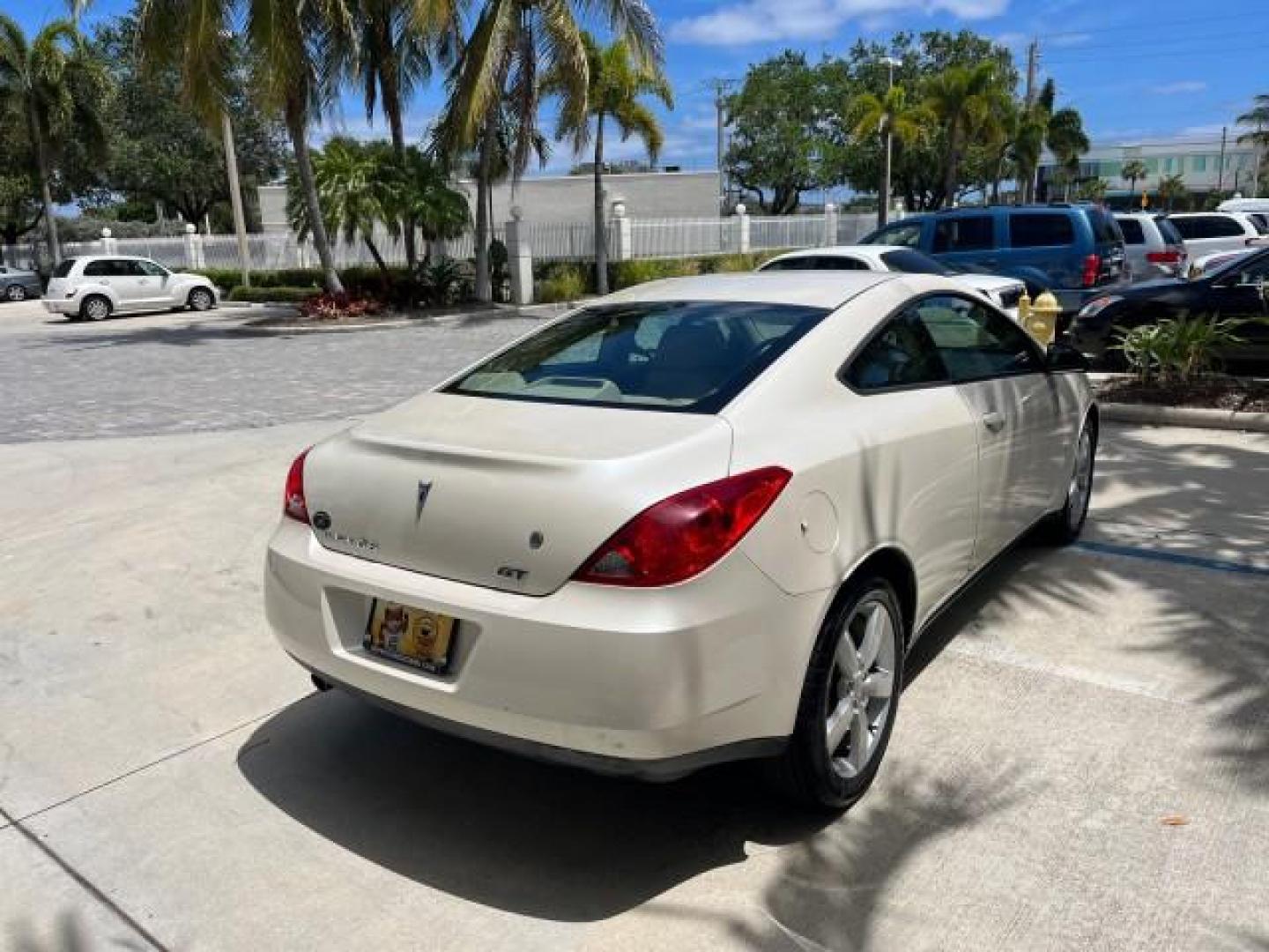 2008 White Diamond Tricoat /Light Taupe Pontiac G6 1 FL GT LOW MILES 32,089 (1G2ZH17N084) with an 3.5L VVT V6 SFI Engine engine, Automatic transmission, located at 4701 North Dixie Hwy, Pompano Beach, FL, 33064, (954) 422-2889, 26.240938, -80.123474 - 2008 PONTIAC G6 GT ROAD READY 3.5L V6 VIN: 1G2ZH17N084233196 NO ACCIDENTS COUPE NO RECALLS 3.5L V6 F 1 OWNER FLORIDA GASOLINE LOW MILES 32,089 FRONT WHEEL DRIVE POWER LEATHER SEATS 10 SERVICE RECORDS Anti-Theft System Chrome Exhaust Tip Connected Car Cruise Control Curtain Airbags Electronic Tractio - Photo#7