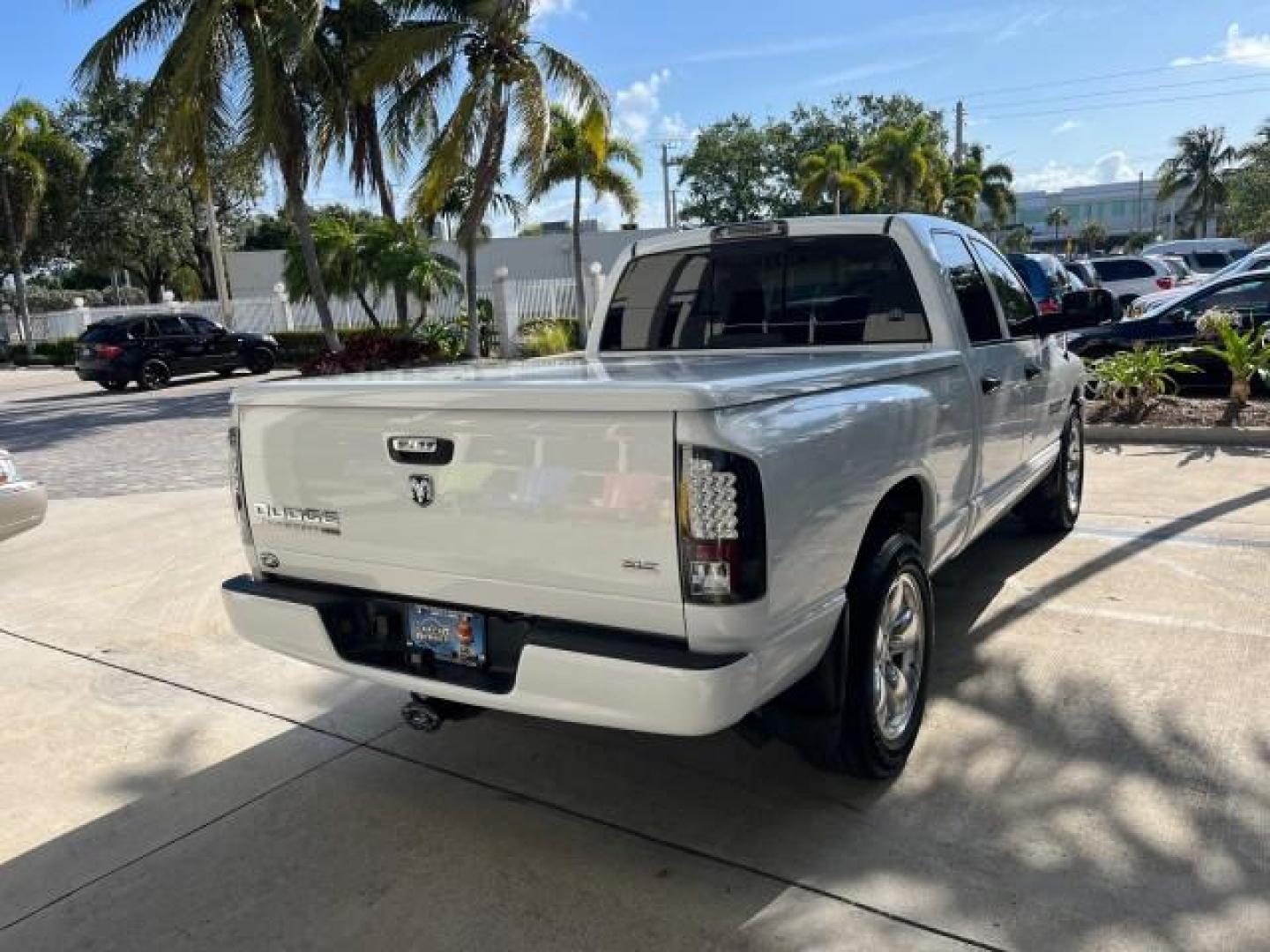 2004 Bright White /Dark Slate Gray Dodge Ram 1500 4 DR SLT V 8 LOW MILES (1D7HA18N44S) with an 4.7L V8 Magnum Engine engine, Automatic transmission, located at 4701 North Dixie Hwy, Pompano Beach, FL, 33064, (954) 422-2889, 26.240938, -80.123474 - OUR WEBPAGE FLORIDACARS1.COM HAS OVER 100 PHOTOS AND FREE CARFAX LINK 2004 DODGE RAM 1500 SLT ROAD READY 4.7L V8 VIN: 1D7HA18N44S753651 1 OWNER FLORIDA 4 DOOR EXTENDED CAB PICKUP LOW MILES 75,330 4.7L V8 F NO ACCIDENTS NO RECALLS GASOLINE POWER SEATS/MIRRORS REAR WHEEL DRIVE 6.4FT BED 18 SERVICE REC - Photo#7