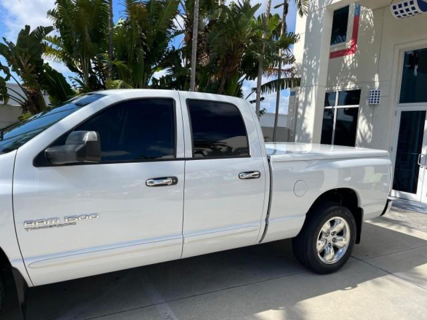 2004 Bright White /Dark Slate Gray Dodge Ram 1500 4 DR SLT V 8 LOW MILES (1D7HA18N44S) with an 4.7L V8 Magnum Engine engine, Automatic transmission, located at 4701 North Dixie Hwy, Pompano Beach, FL, 33064, (954) 422-2889, 26.240938, -80.123474 - OUR WEBPAGE FLORIDACARS1.COM HAS OVER 100 PHOTOS AND FREE CARFAX LINK 2004 DODGE RAM 1500 SLT ROAD READY 4.7L V8 VIN: 1D7HA18N44S753651 1 OWNER FLORIDA 4 DOOR EXTENDED CAB PICKUP LOW MILES 75,330 4.7L V8 F NO ACCIDENTS NO RECALLS GASOLINE POWER SEATS/MIRRORS REAR WHEEL DRIVE 6.4FT BED 18 SERVICE REC - Photo#88