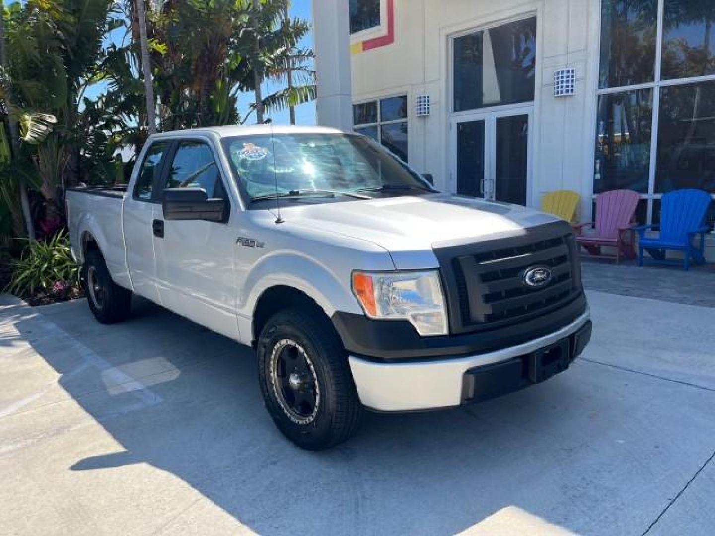 2009 Brilliant Silver Metallic /Stone Ford F-150 1 FL XL LOW MILES 36,855 (1FTRX12W99K) with an 4.6L 3v EFI V8 Engine engine, Automatic transmission, located at 4701 North Dixie Hwy, Pompano Beach, FL, 33064, (954) 422-2889, 26.240938, -80.123474 - 2009 FORD F-150 XL ROAD READY WORK READY VIN: 1FTRX12W99KB43072 NO ACCIDENTS NO RECALLS 4 DOOR EXTENDED CAB PICKUP 1 OWNER FLORIDA 4.6L V8 F SOHC 16V LOW MILES 36,855 4.6L V8 GASOLINE 14 SERVICE RECORDS REAR WHEEL DRIVE VINYL SEATS 6.6 FT BED 4X2 Alloy Wheels Anti-Theft System Curtain Airbags Electr - Photo#1