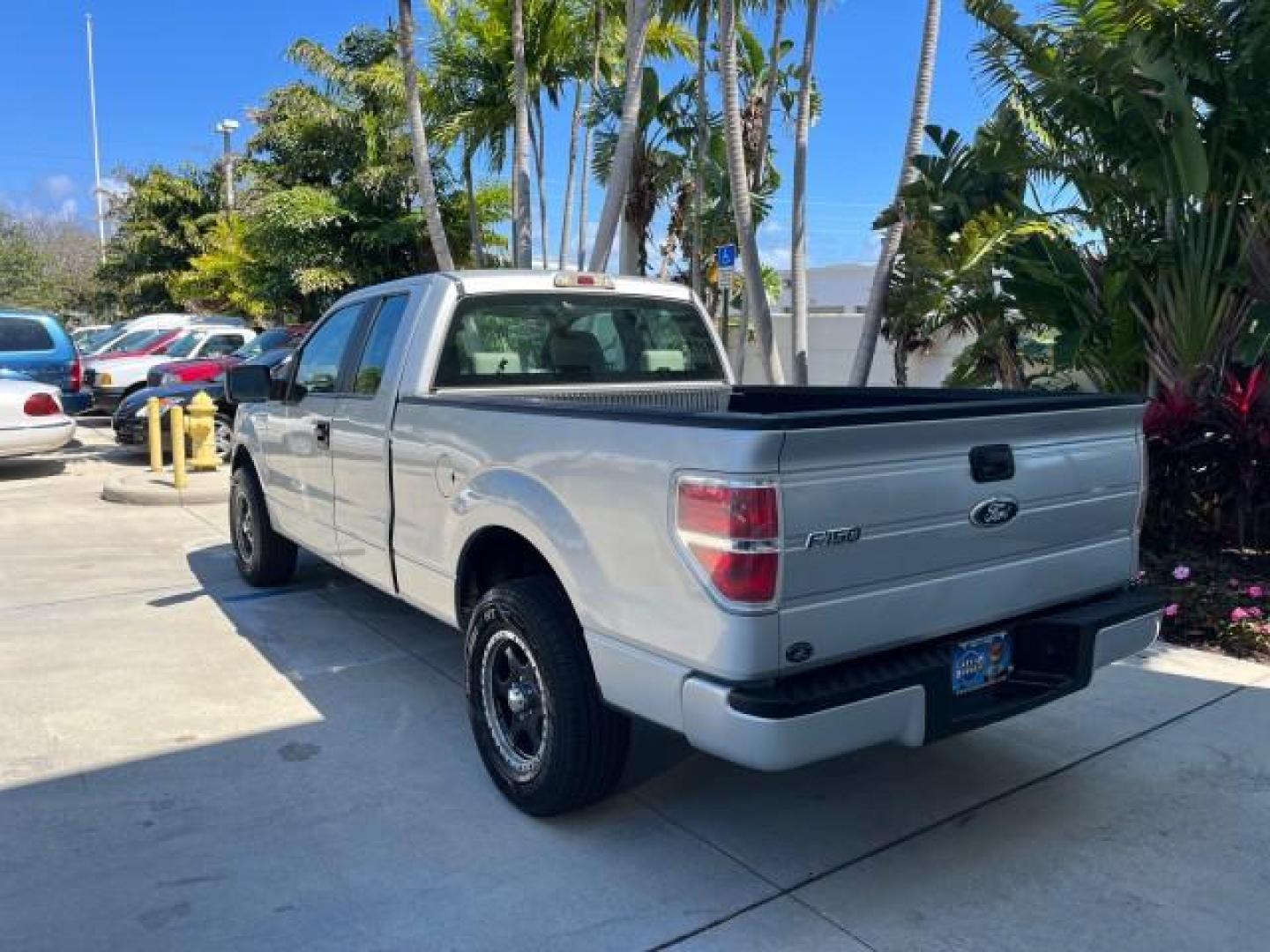 2009 Brilliant Silver Metallic /Stone Ford F-150 1 FL XL LOW MILES 36,855 (1FTRX12W99K) with an 4.6L 3v EFI V8 Engine engine, Automatic transmission, located at 4701 North Dixie Hwy, Pompano Beach, FL, 33064, (954) 422-2889, 26.240938, -80.123474 - 2009 FORD F-150 XL ROAD READY WORK READY VIN: 1FTRX12W99KB43072 NO ACCIDENTS NO RECALLS 4 DOOR EXTENDED CAB PICKUP 1 OWNER FLORIDA 4.6L V8 F SOHC 16V LOW MILES 36,855 4.6L V8 GASOLINE 14 SERVICE RECORDS REAR WHEEL DRIVE VINYL SEATS 6.6 FT BED 4X2 Alloy Wheels Anti-Theft System Curtain Airbags Electr - Photo#5