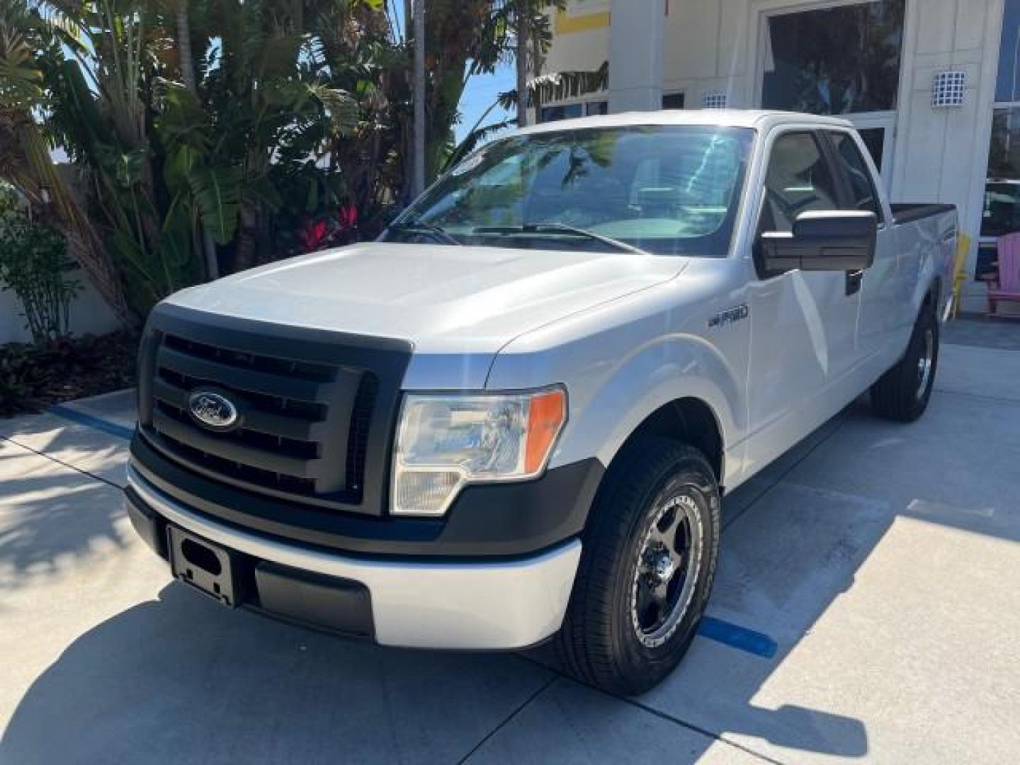 2009 Brilliant Silver Metallic /Stone Ford F-150 1 FL XL LOW MILES 36,855 (1FTRX12W99K) with an 4.6L 3v EFI V8 Engine engine, Automatic transmission, located at 4701 North Dixie Hwy, Pompano Beach, FL, 33064, (954) 422-2889, 26.240938, -80.123474 - 2009 FORD F-150 XL ROAD READY WORK READY VIN: 1FTRX12W99KB43072 NO ACCIDENTS NO RECALLS 4 DOOR EXTENDED CAB PICKUP 1 OWNER FLORIDA 4.6L V8 F SOHC 16V LOW MILES 36,855 4.6L V8 GASOLINE 14 SERVICE RECORDS REAR WHEEL DRIVE VINYL SEATS 6.6 FT BED 4X2 Alloy Wheels Anti-Theft System Curtain Airbags Electr - Photo#69