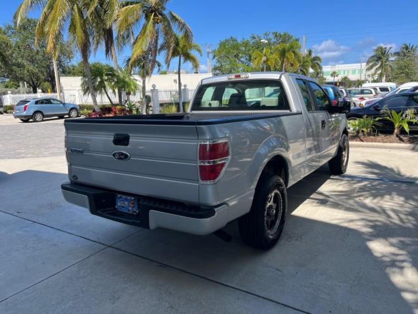 2009 Brilliant Silver Metallic /Stone Ford F-150 1 FL XL LOW MILES 36,855 (1FTRX12W99K) with an 4.6L 3v EFI V8 Engine engine, Automatic transmission, located at 4701 North Dixie Hwy, Pompano Beach, FL, 33064, (954) 422-2889, 26.240938, -80.123474 - 2009 FORD F-150 XL ROAD READY WORK READY VIN: 1FTRX12W99KB43072 NO ACCIDENTS NO RECALLS 4 DOOR EXTENDED CAB PICKUP 1 OWNER FLORIDA 4.6L V8 F SOHC 16V LOW MILES 36,855 4.6L V8 GASOLINE 14 SERVICE RECORDS REAR WHEEL DRIVE VINYL SEATS 6.6 FT BED 4X2 Alloy Wheels Anti-Theft System Curtain Airbags Electr - Photo#7