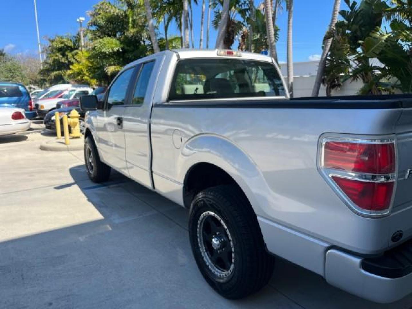 2009 Brilliant Silver Metallic /Stone Ford F-150 1 FL XL LOW MILES 36,855 (1FTRX12W99K) with an 4.6L 3v EFI V8 Engine engine, Automatic transmission, located at 4701 North Dixie Hwy, Pompano Beach, FL, 33064, (954) 422-2889, 26.240938, -80.123474 - 2009 FORD F-150 XL ROAD READY WORK READY VIN: 1FTRX12W99KB43072 NO ACCIDENTS NO RECALLS 4 DOOR EXTENDED CAB PICKUP 1 OWNER FLORIDA 4.6L V8 F SOHC 16V LOW MILES 36,855 4.6L V8 GASOLINE 14 SERVICE RECORDS REAR WHEEL DRIVE VINYL SEATS 6.6 FT BED 4X2 Alloy Wheels Anti-Theft System Curtain Airbags Electr - Photo#80