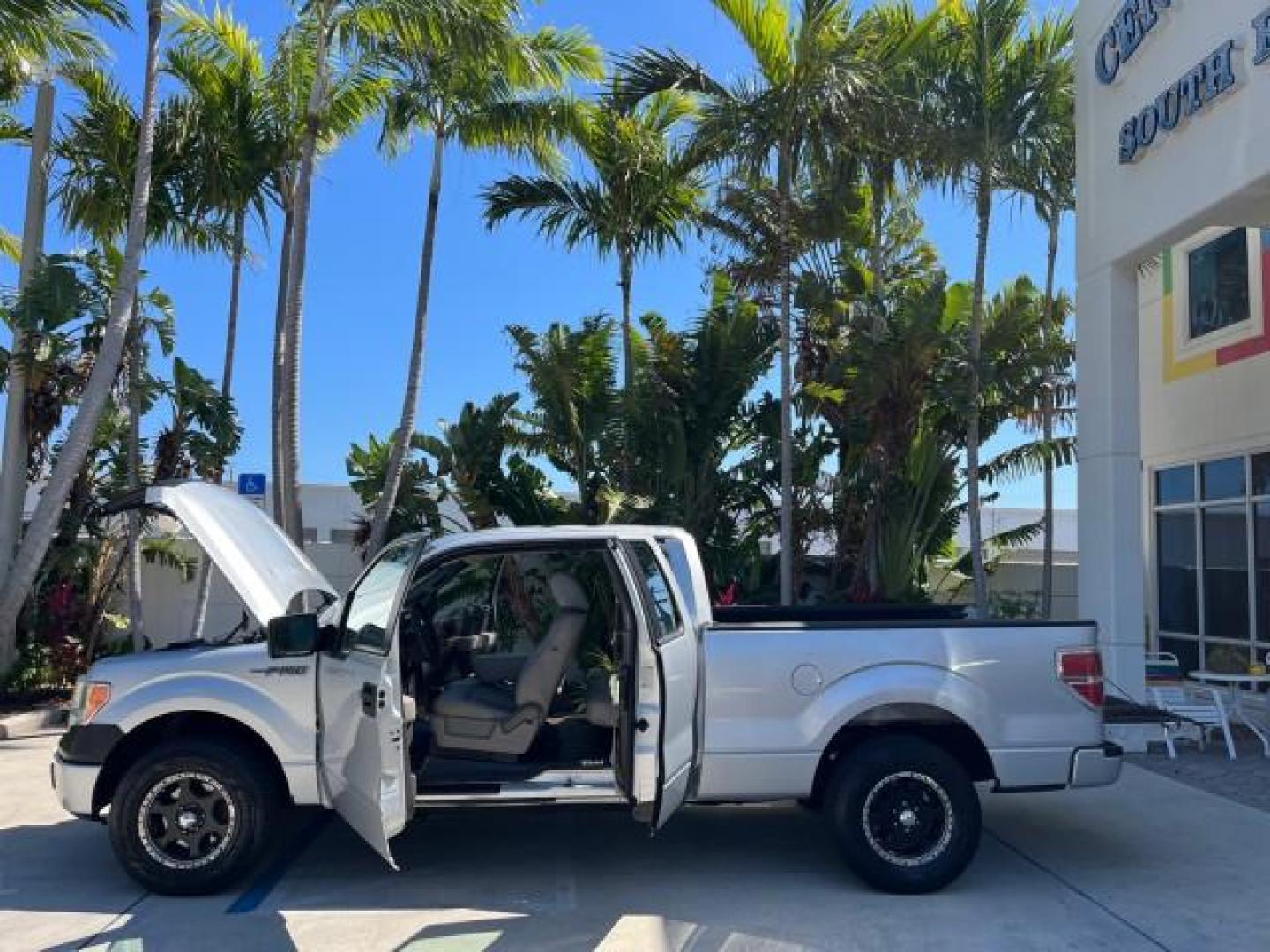 2009 Brilliant Silver Metallic /Stone Ford F-150 1 FL XL LOW MILES 36,855 (1FTRX12W99K) with an 4.6L 3v EFI V8 Engine engine, Automatic transmission, located at 4701 North Dixie Hwy, Pompano Beach, FL, 33064, (954) 422-2889, 26.240938, -80.123474 - 2009 FORD F-150 XL ROAD READY WORK READY VIN: 1FTRX12W99KB43072 NO ACCIDENTS NO RECALLS 4 DOOR EXTENDED CAB PICKUP 1 OWNER FLORIDA 4.6L V8 F SOHC 16V LOW MILES 36,855 4.6L V8 GASOLINE 14 SERVICE RECORDS REAR WHEEL DRIVE VINYL SEATS 6.6 FT BED 4X2 Alloy Wheels Anti-Theft System Curtain Airbags Electr - Photo#8